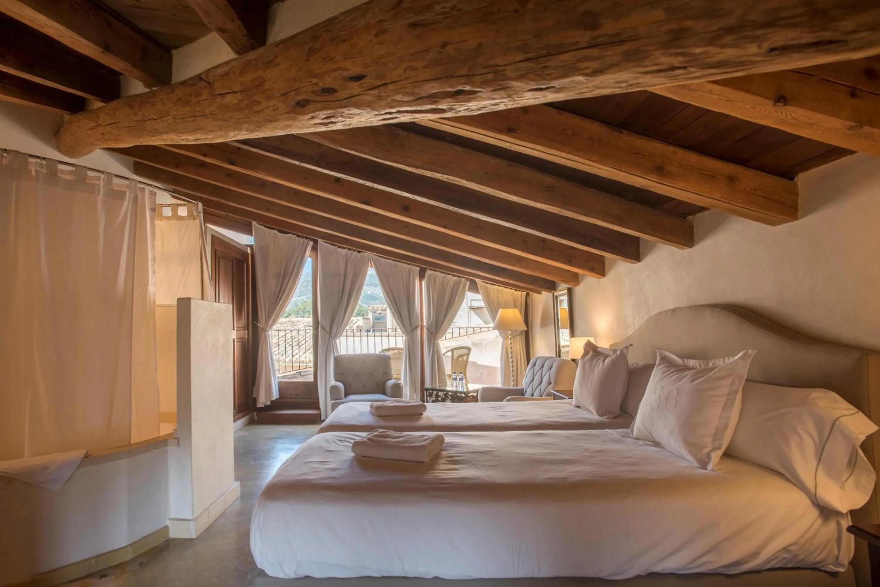 Bathroom, Bed in Sa Bisbal - Turismo de interior