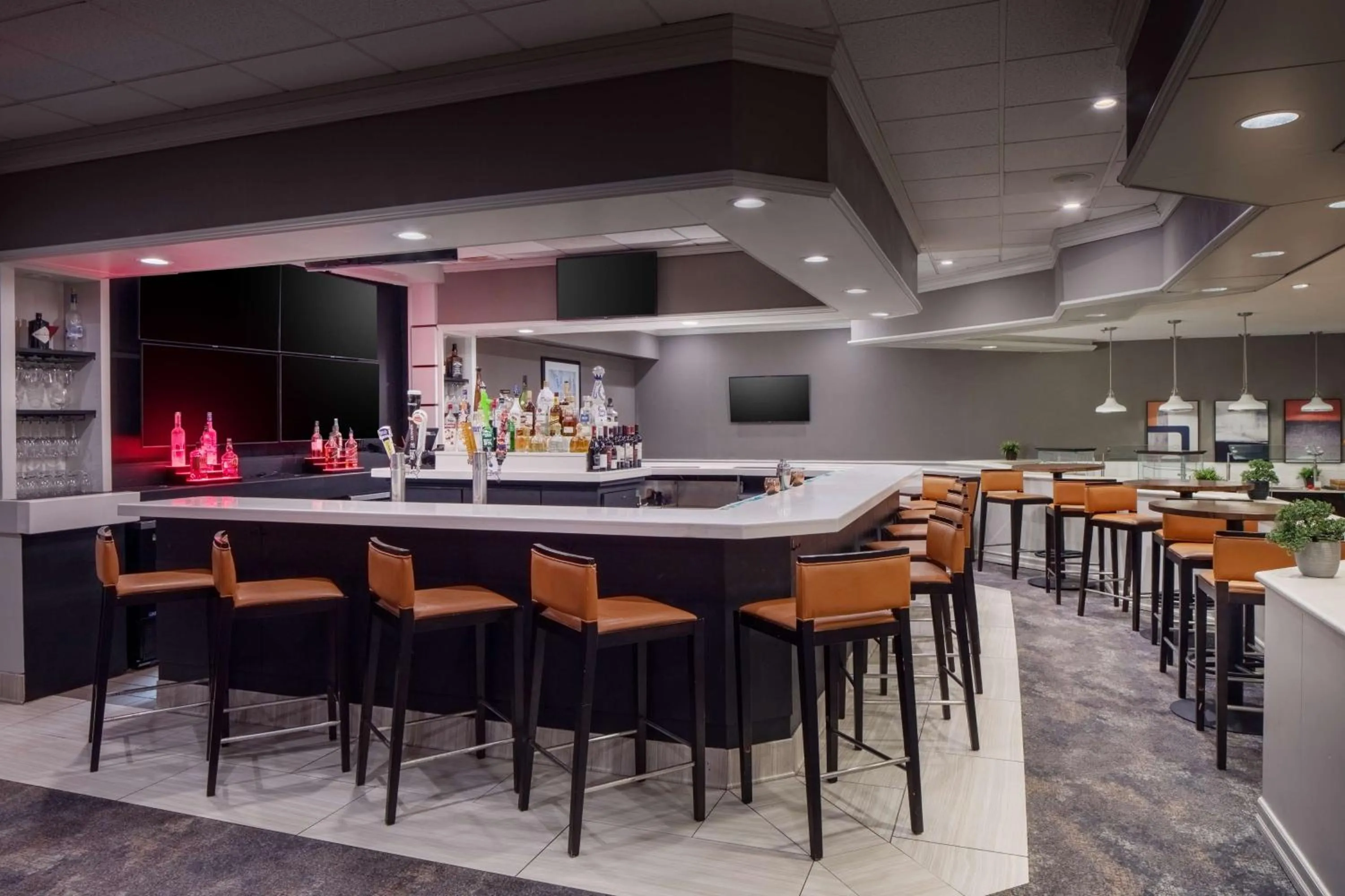 Lounge or bar in DoubleTree by Hilton Princeton