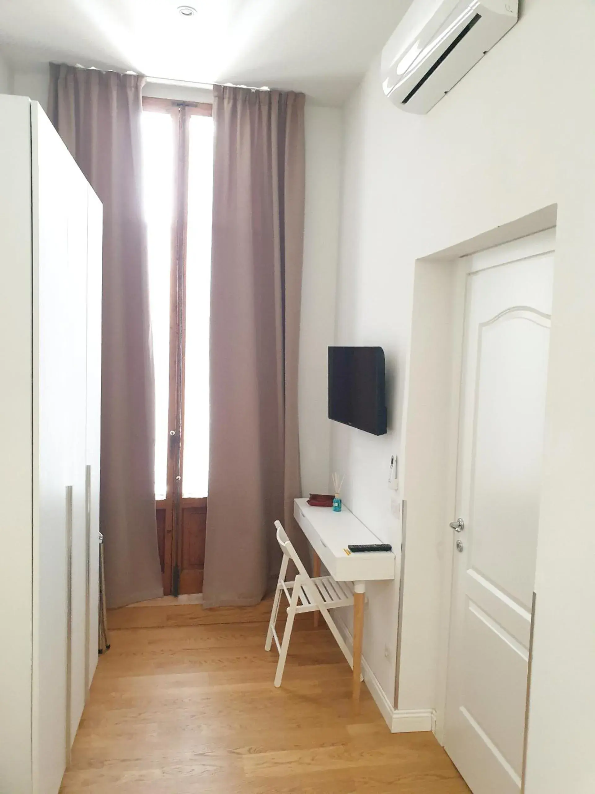 Twin Room - single occupancy in Pink Wolf Twin Room - single occupancy in Pink Wolf