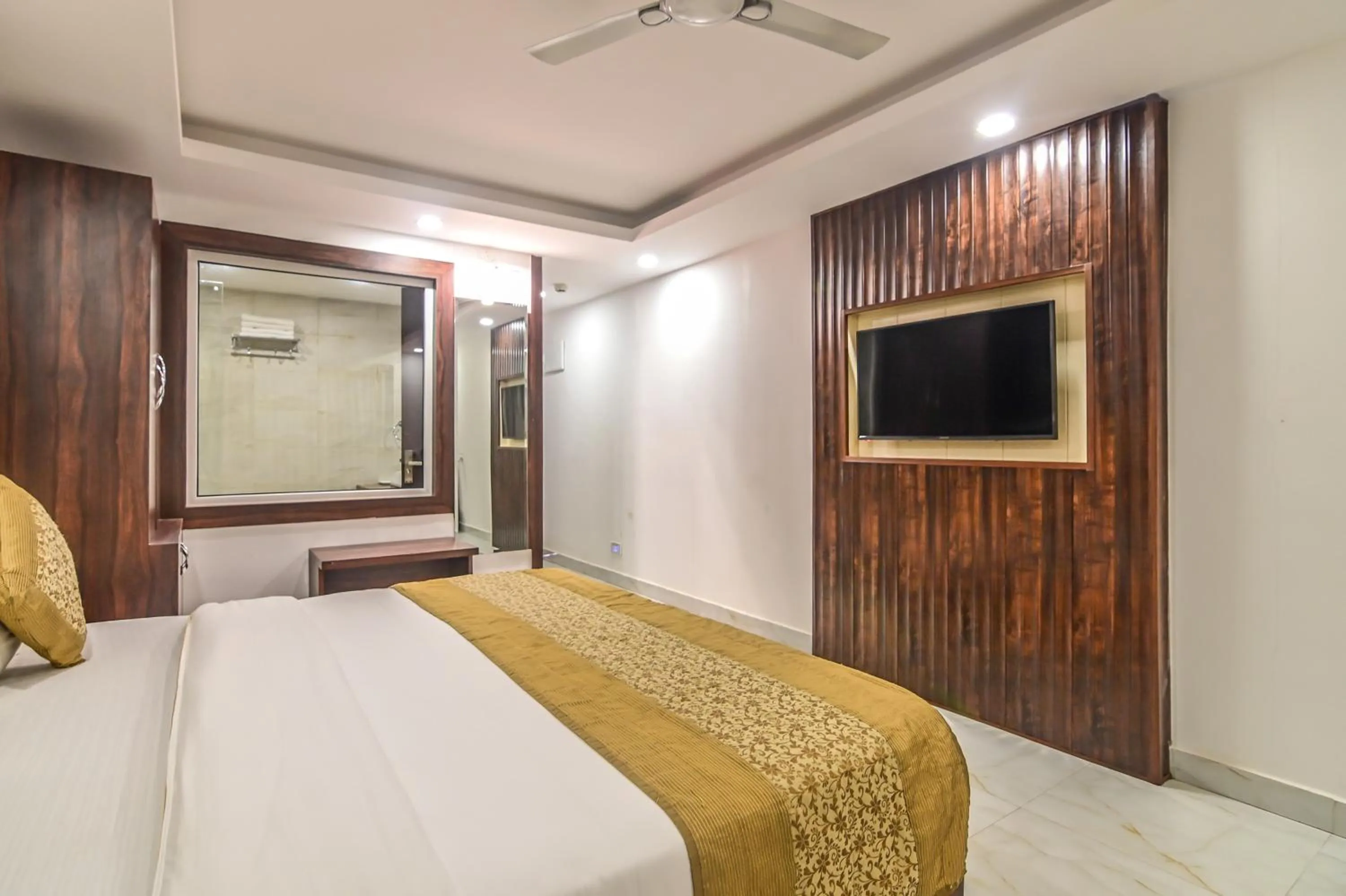 Photo of the whole room, Bed in De Falcon Goa Beach Resort