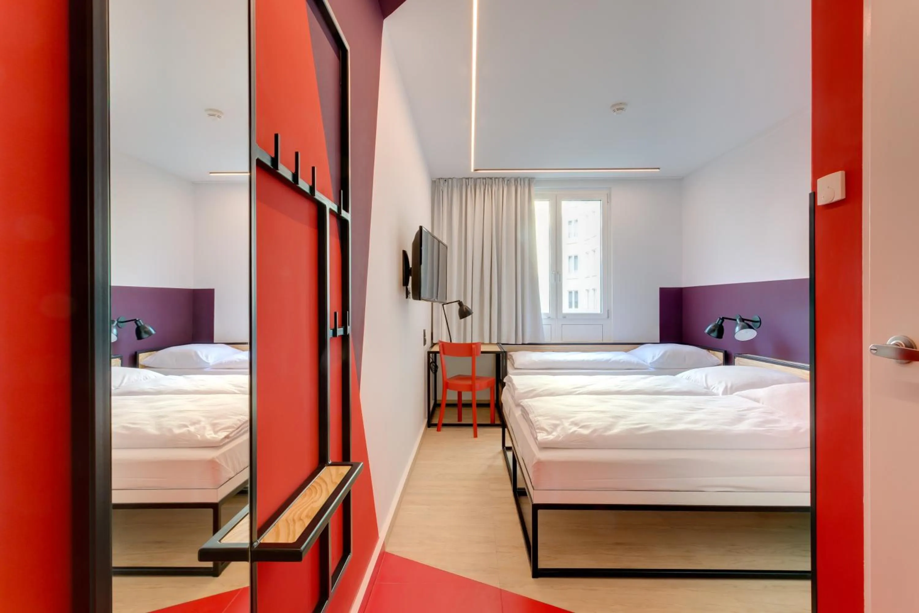 Day, Bed in MEININGER Hotel Leipzig Hauptbahnhof