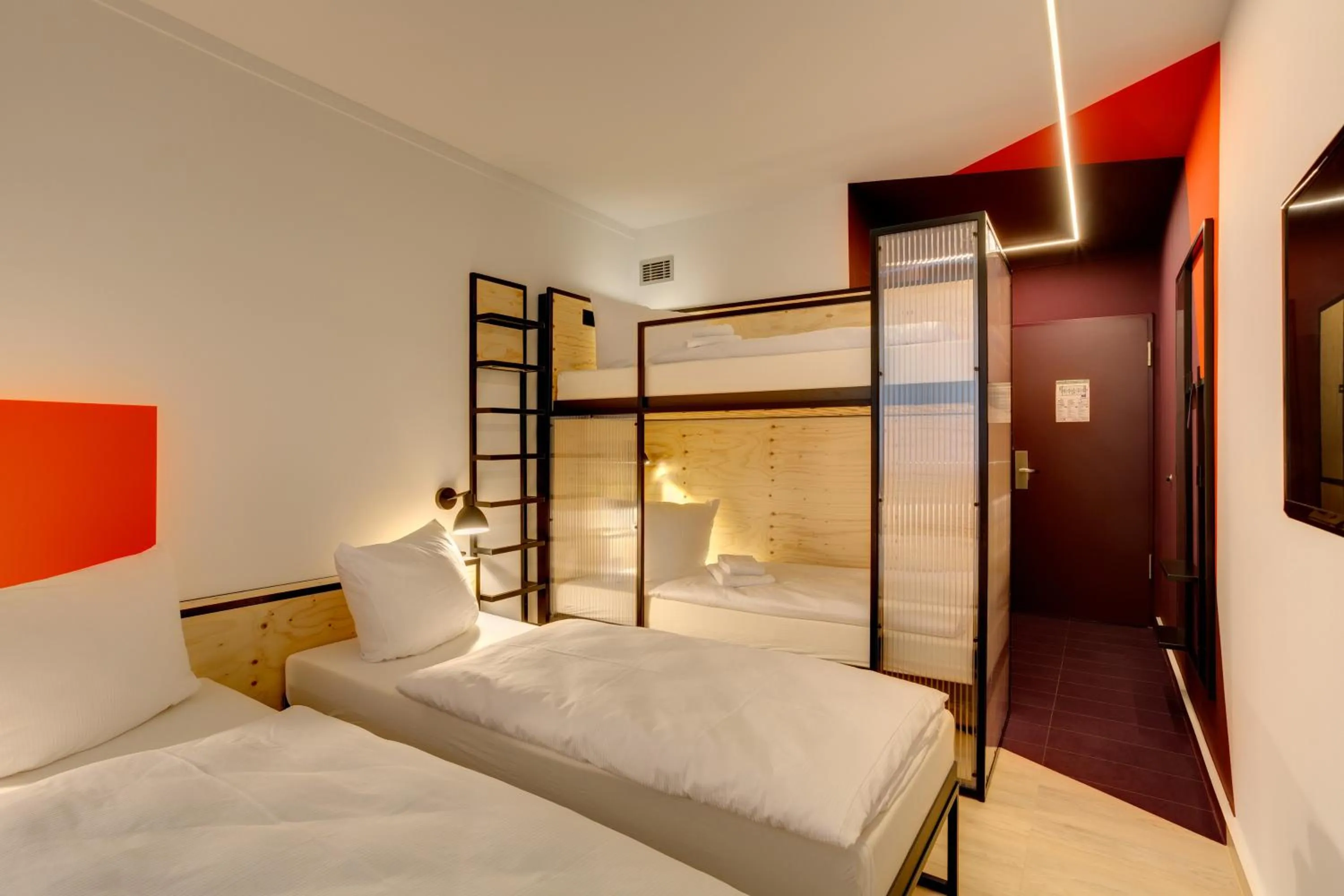 Bedroom, Bed in MEININGER Hotel Leipzig Hauptbahnhof