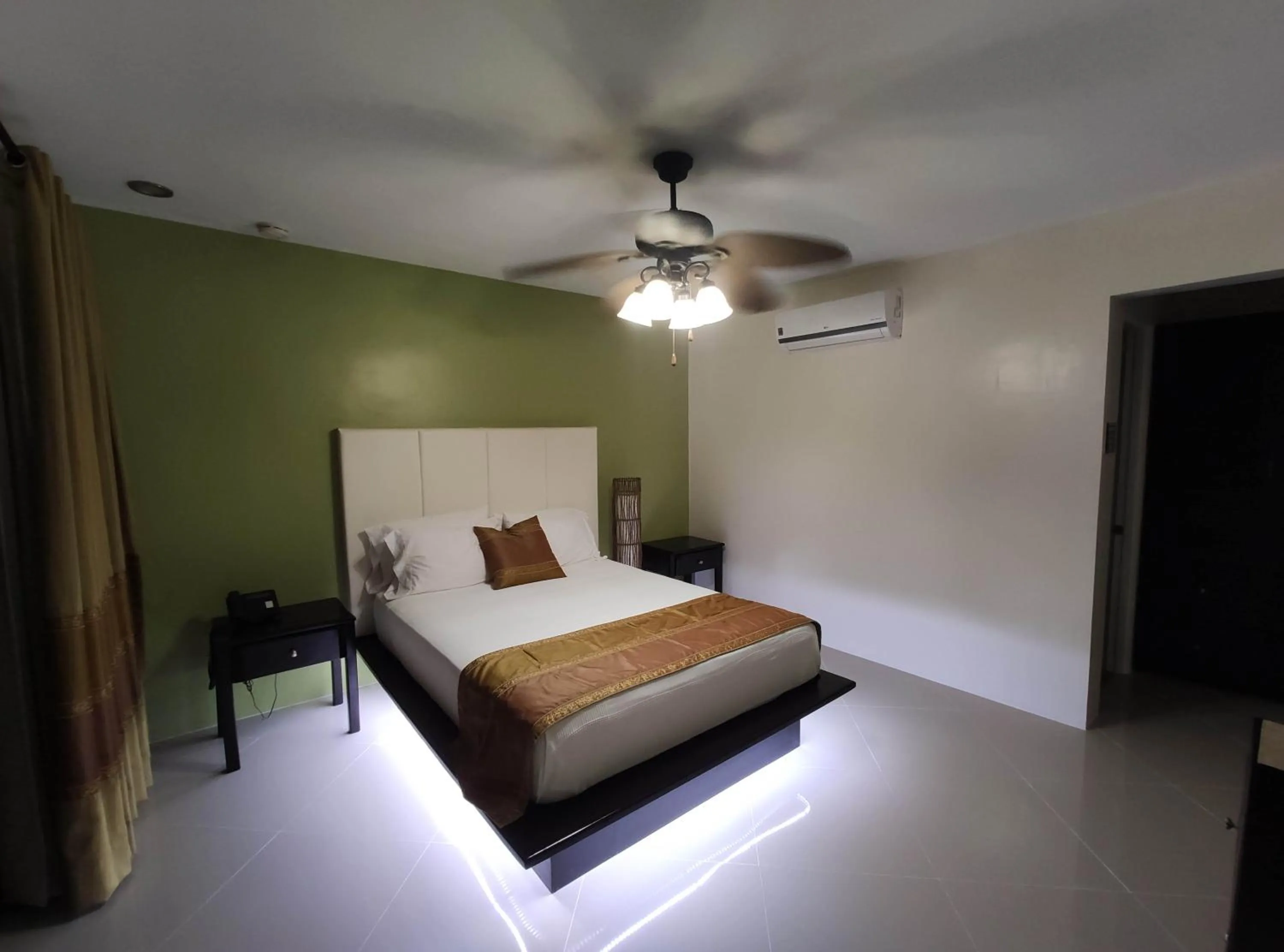 Queen Room with Sea View in AJ's Place Beach Resort