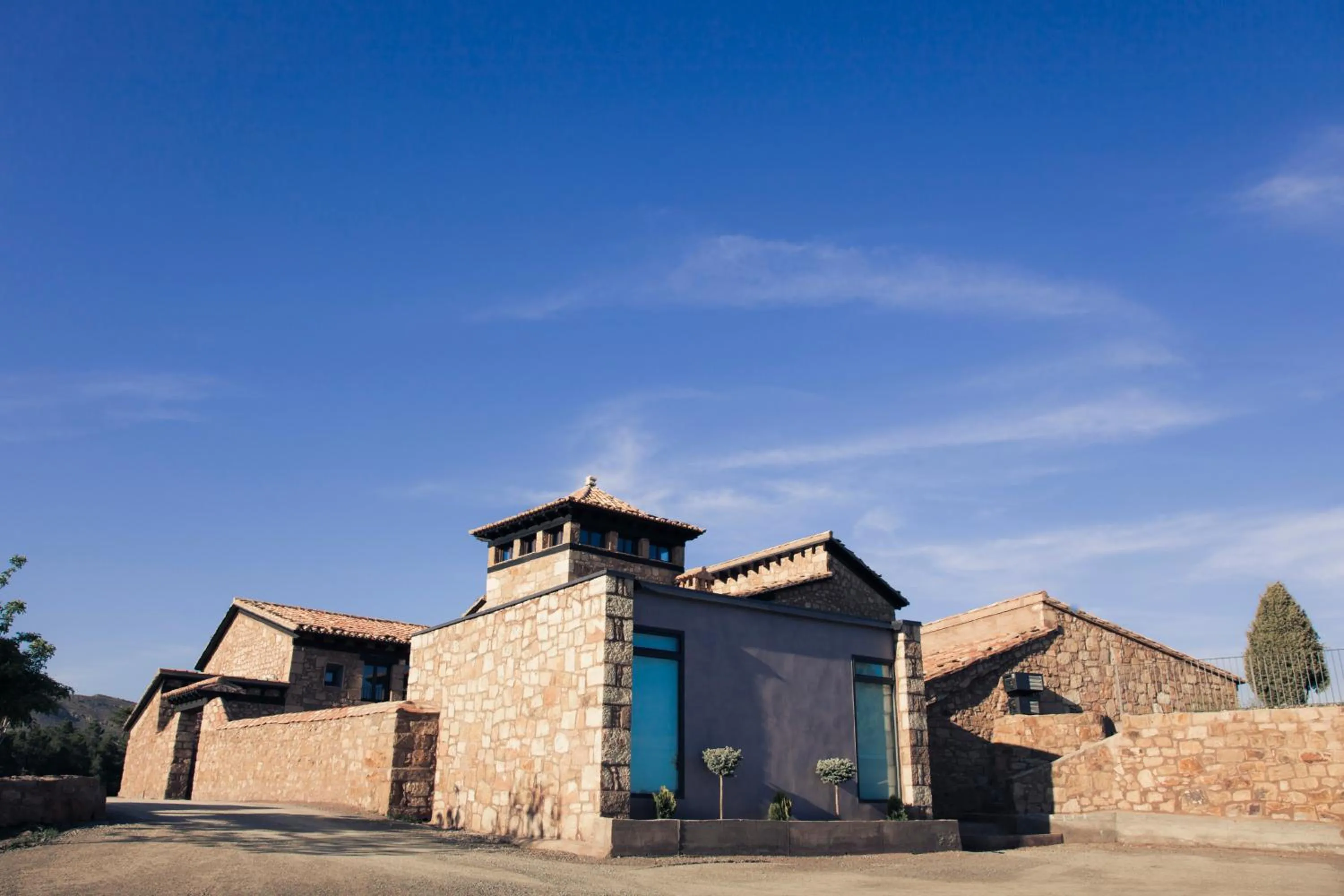 Property building in Hotel Restaurante Masía la Torre