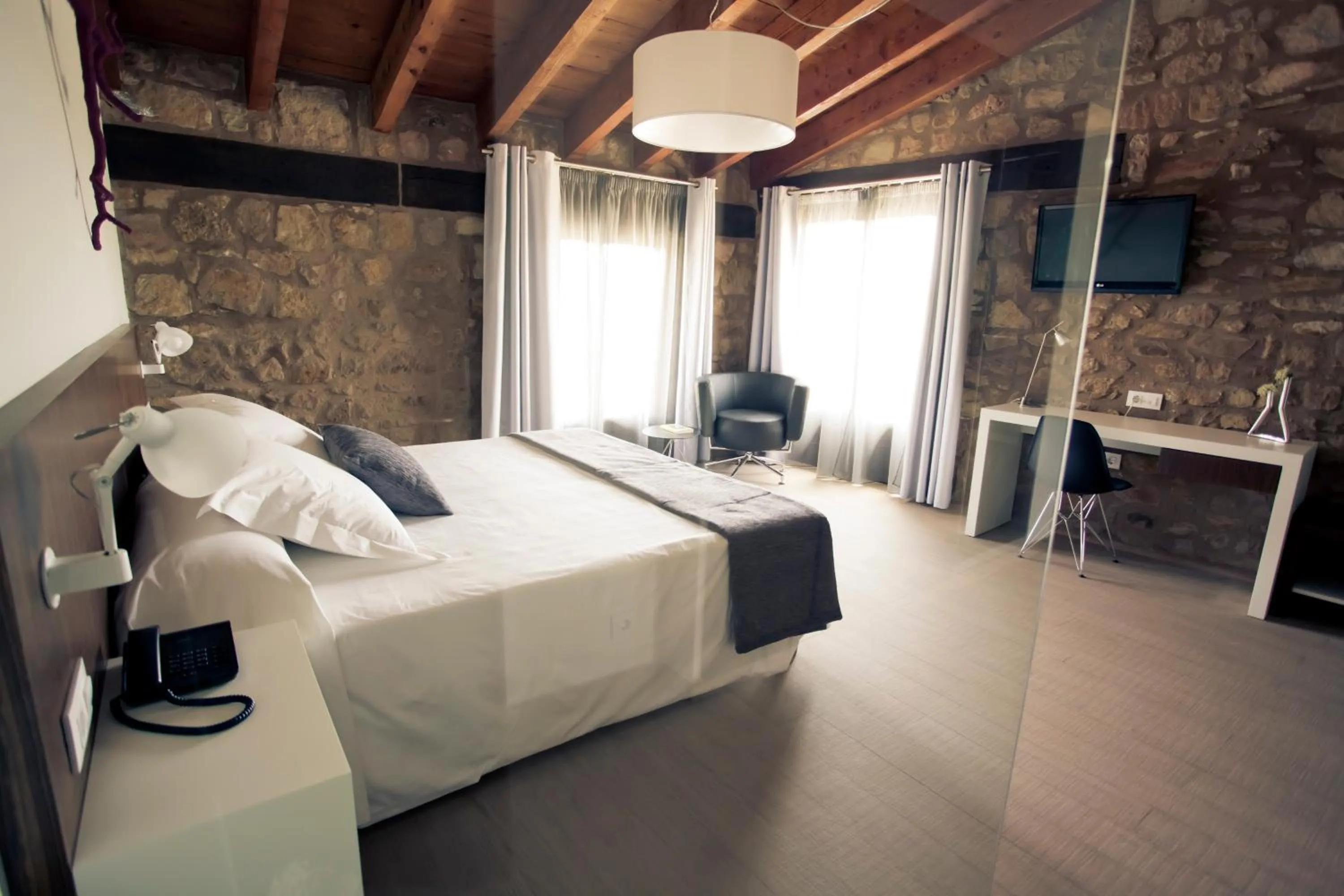 Day, Bed in Hotel Restaurante Masía la Torre