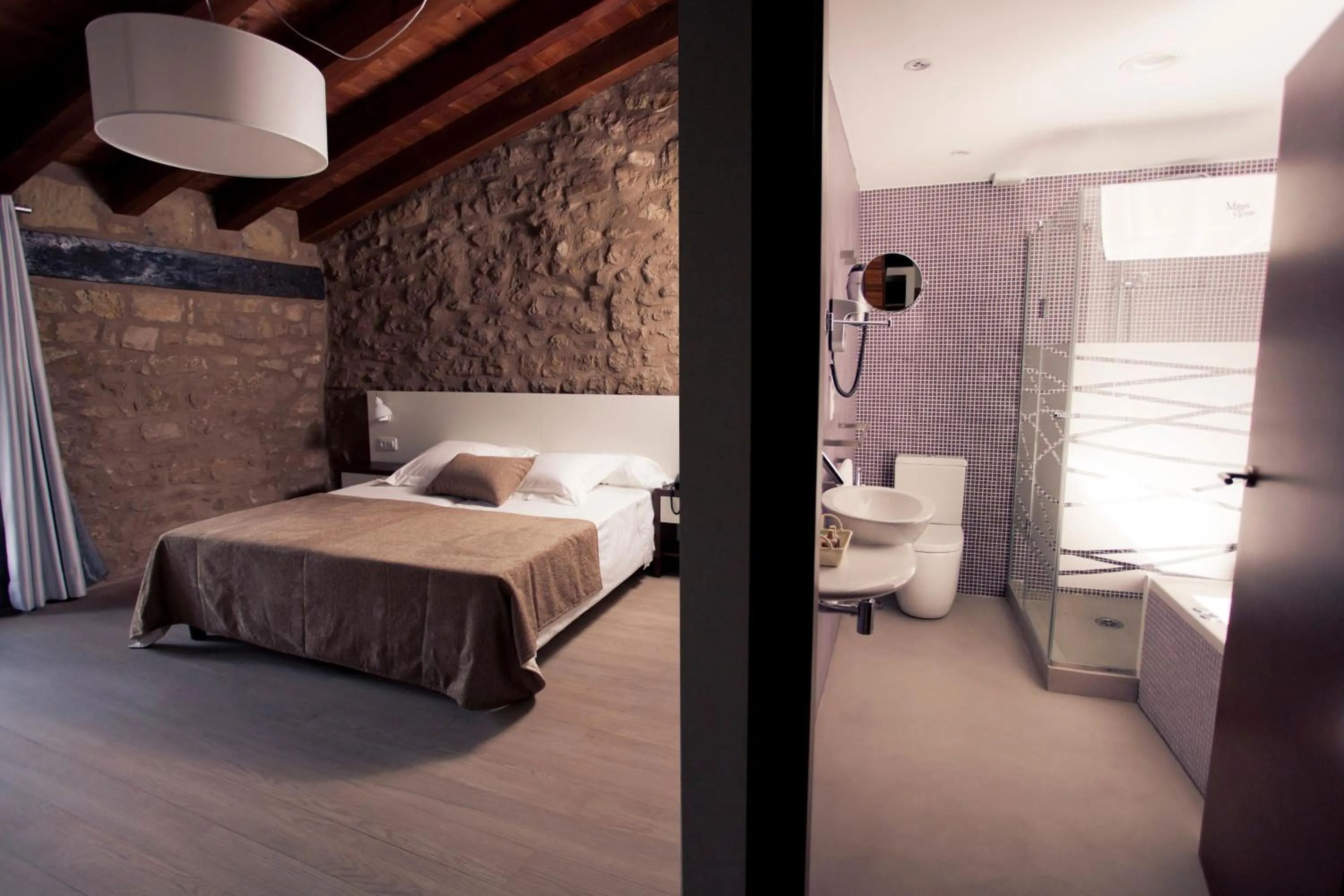 Photo of the whole room, Bed in Hotel Restaurante Masía la Torre