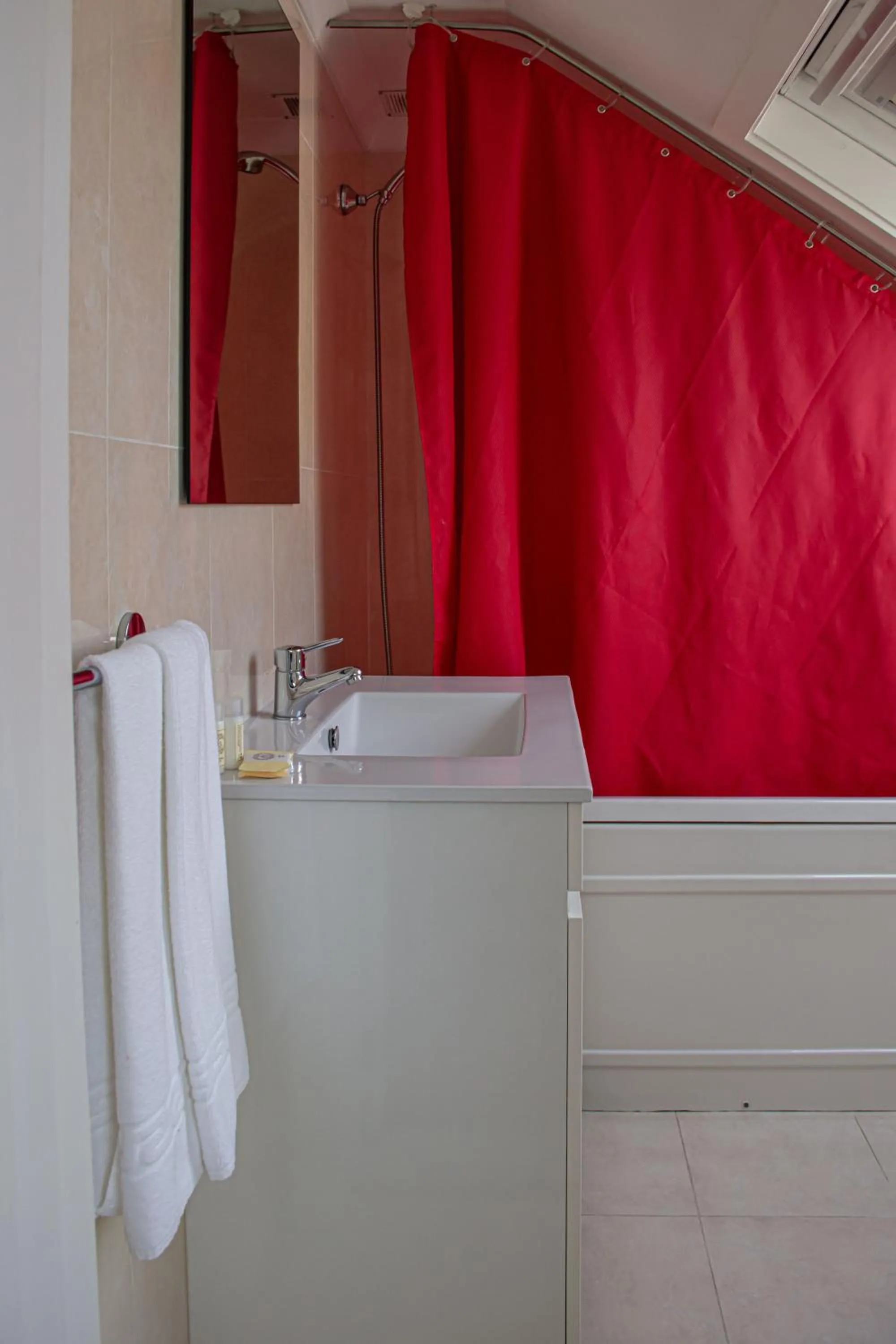 Bathroom in O'Porto Seven - Guest House