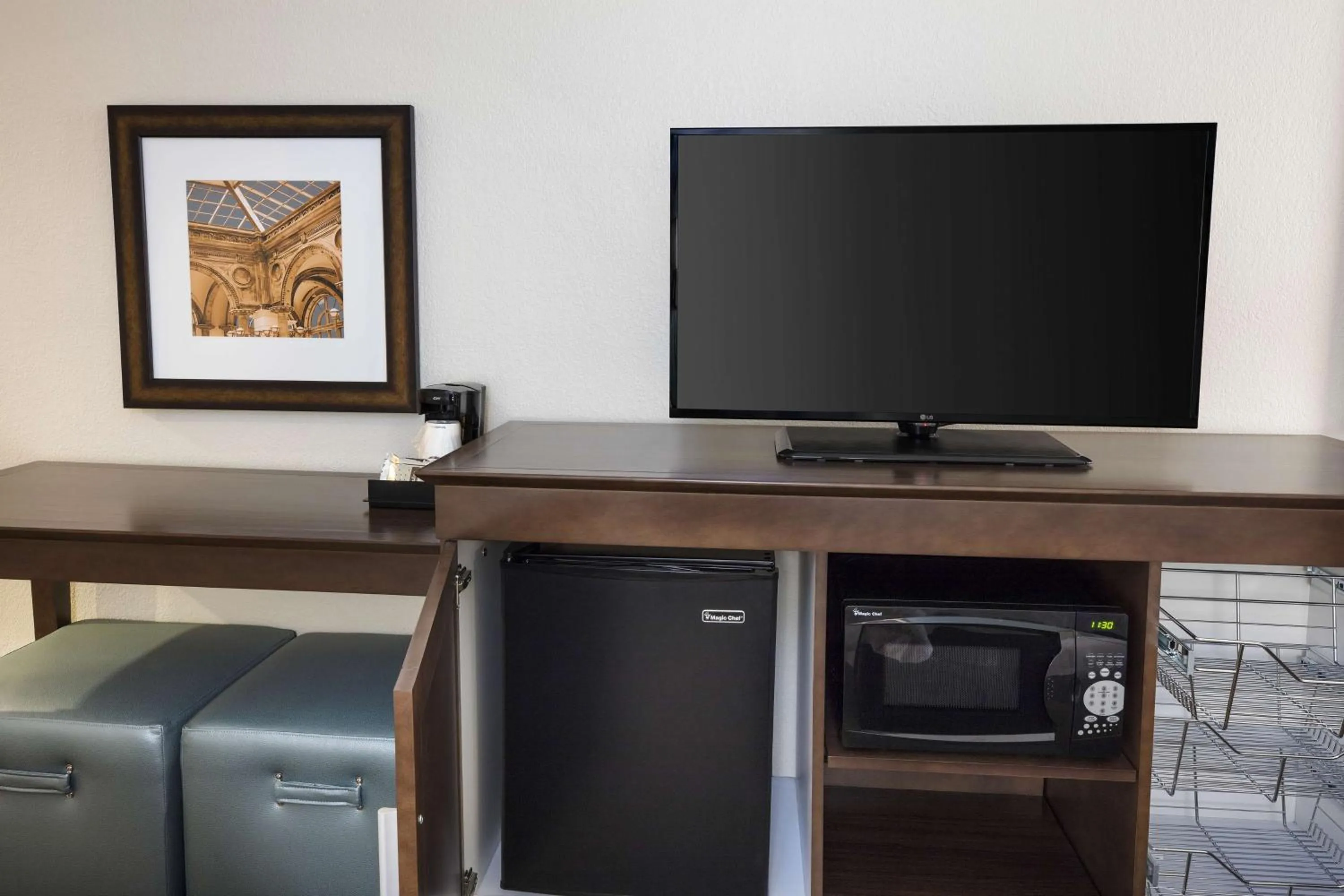 Photo of the whole room in Hampton Inn West Palm Beach Central Airport