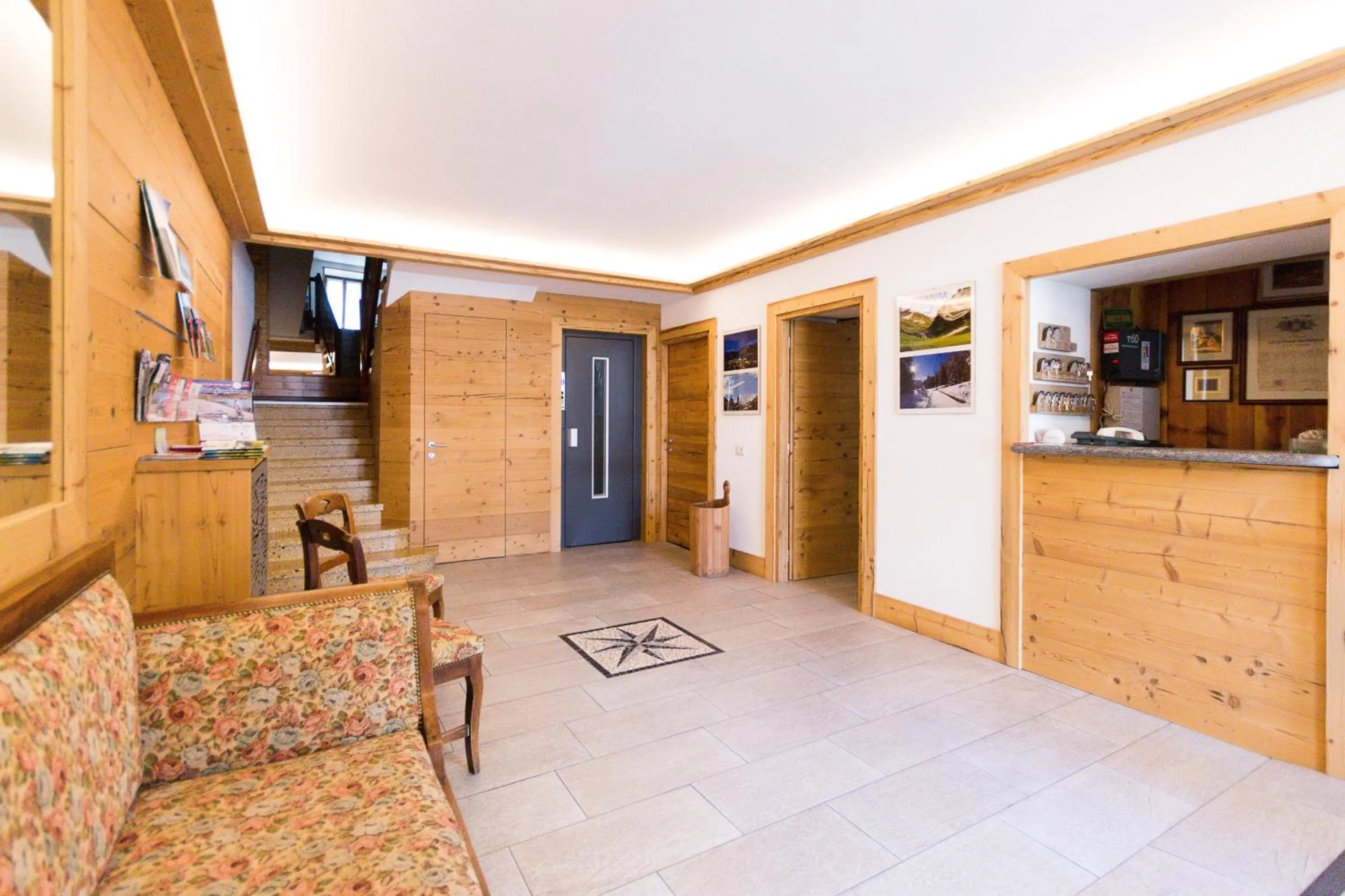 Lobby or reception in Meublé Albergo Dante