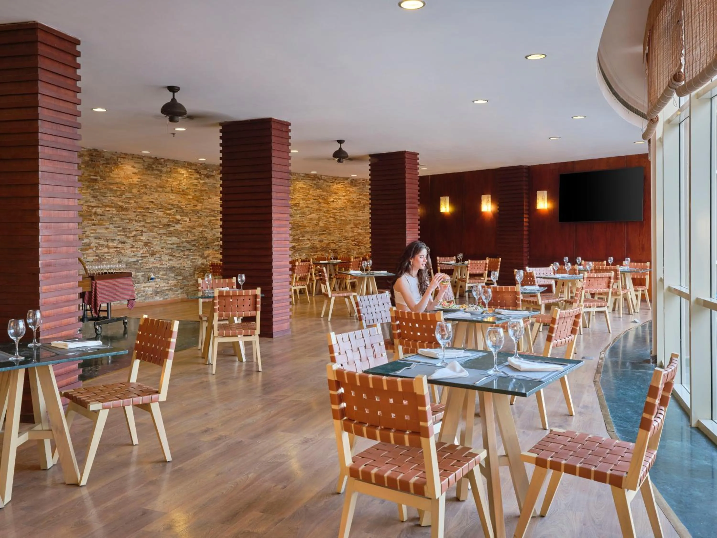 Restaurant/places to eat in Coral Sea Beach and Aqua Park