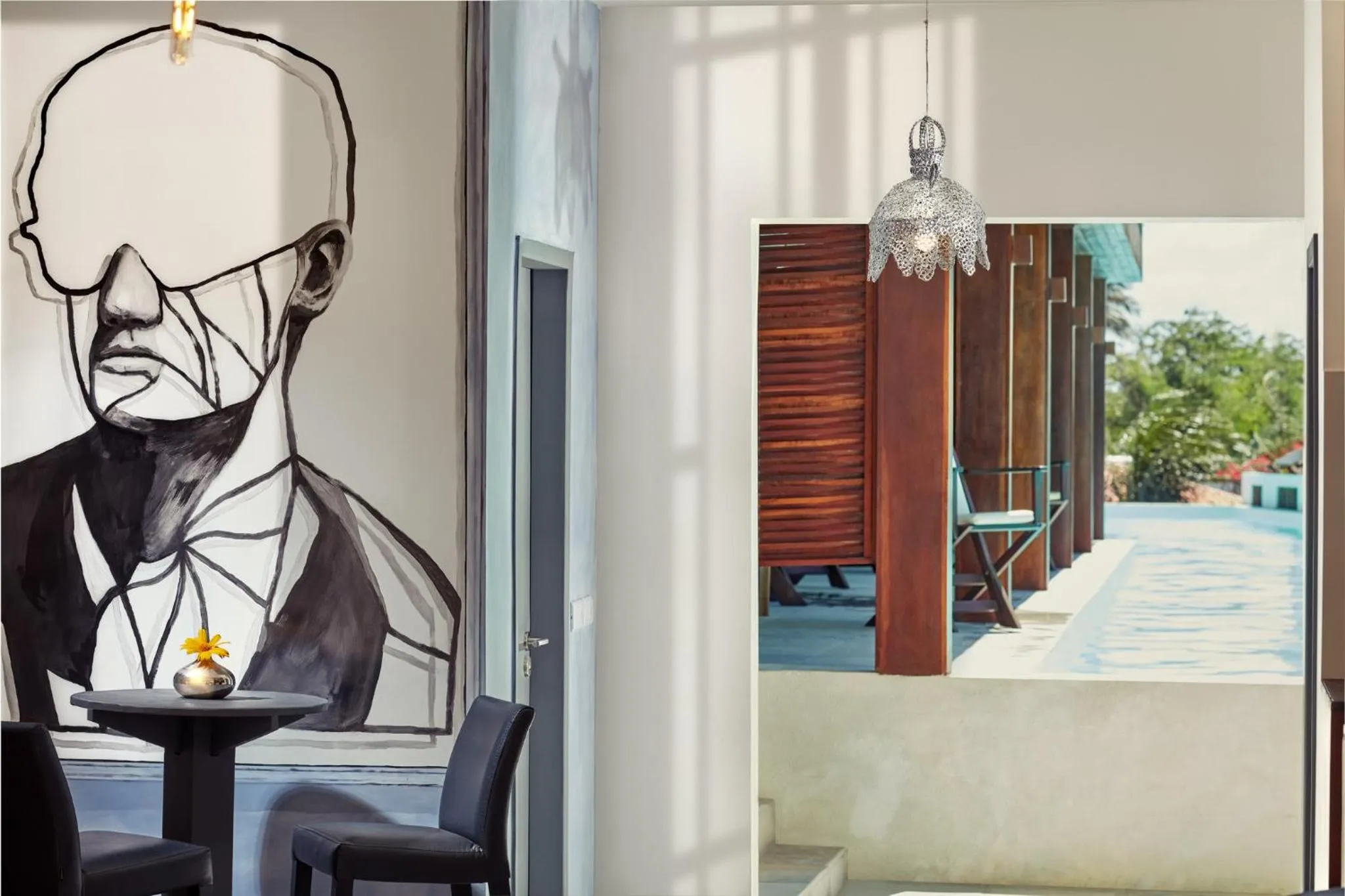 Restaurant/places to eat in Rox Hotel