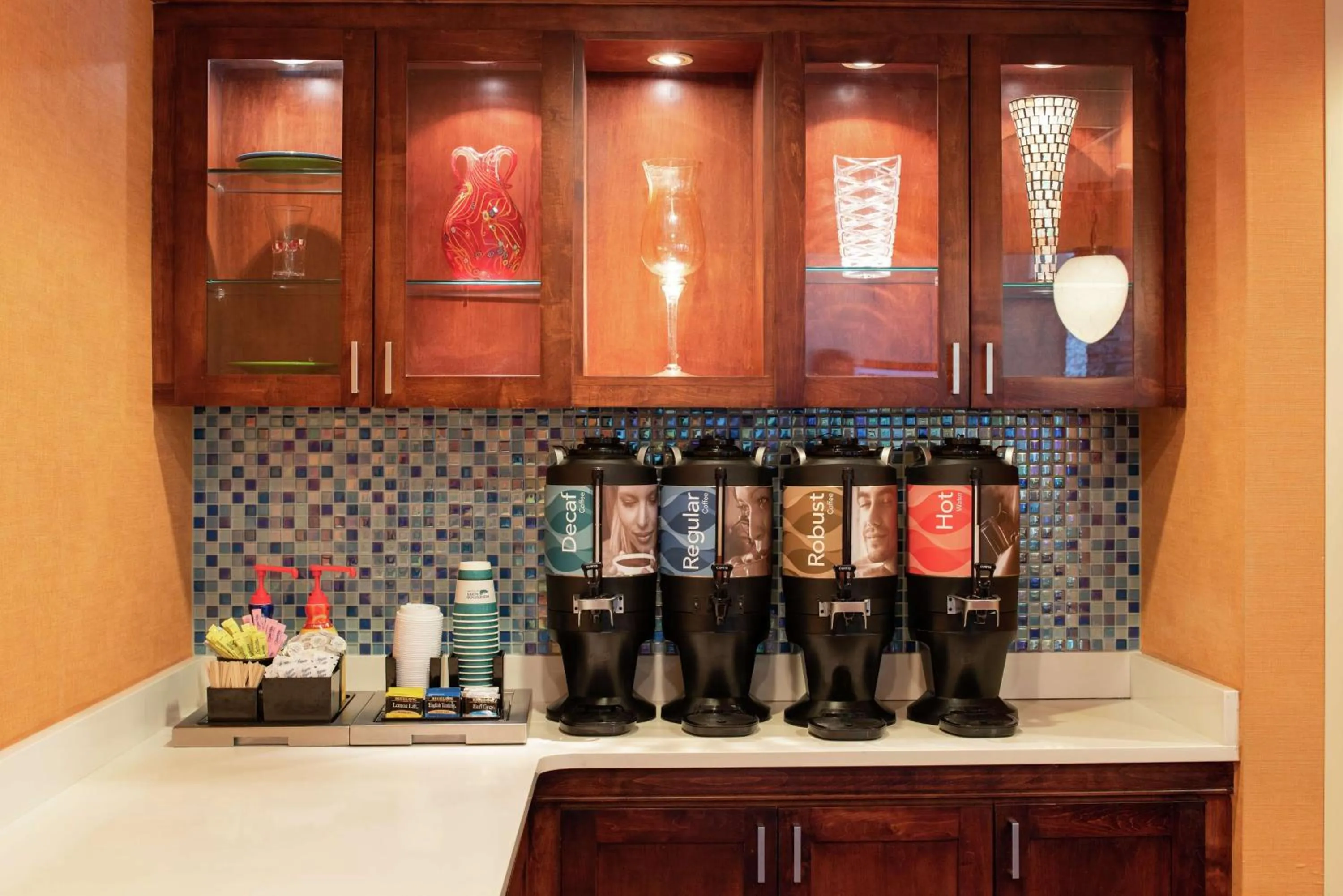 Dining area in Homewood Suites by Hilton Virginia Beach
