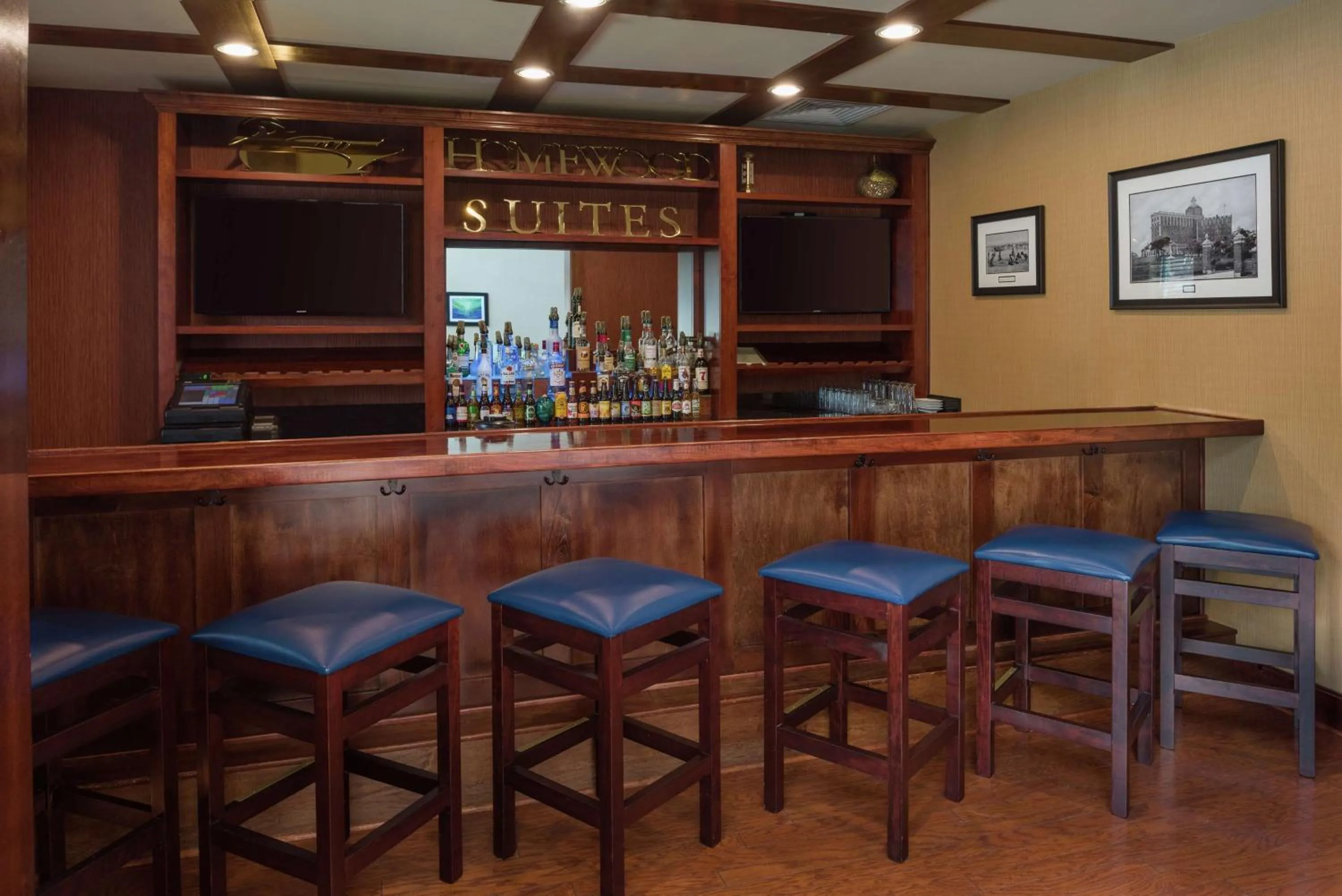 Lounge or bar in Homewood Suites by Hilton Virginia Beach