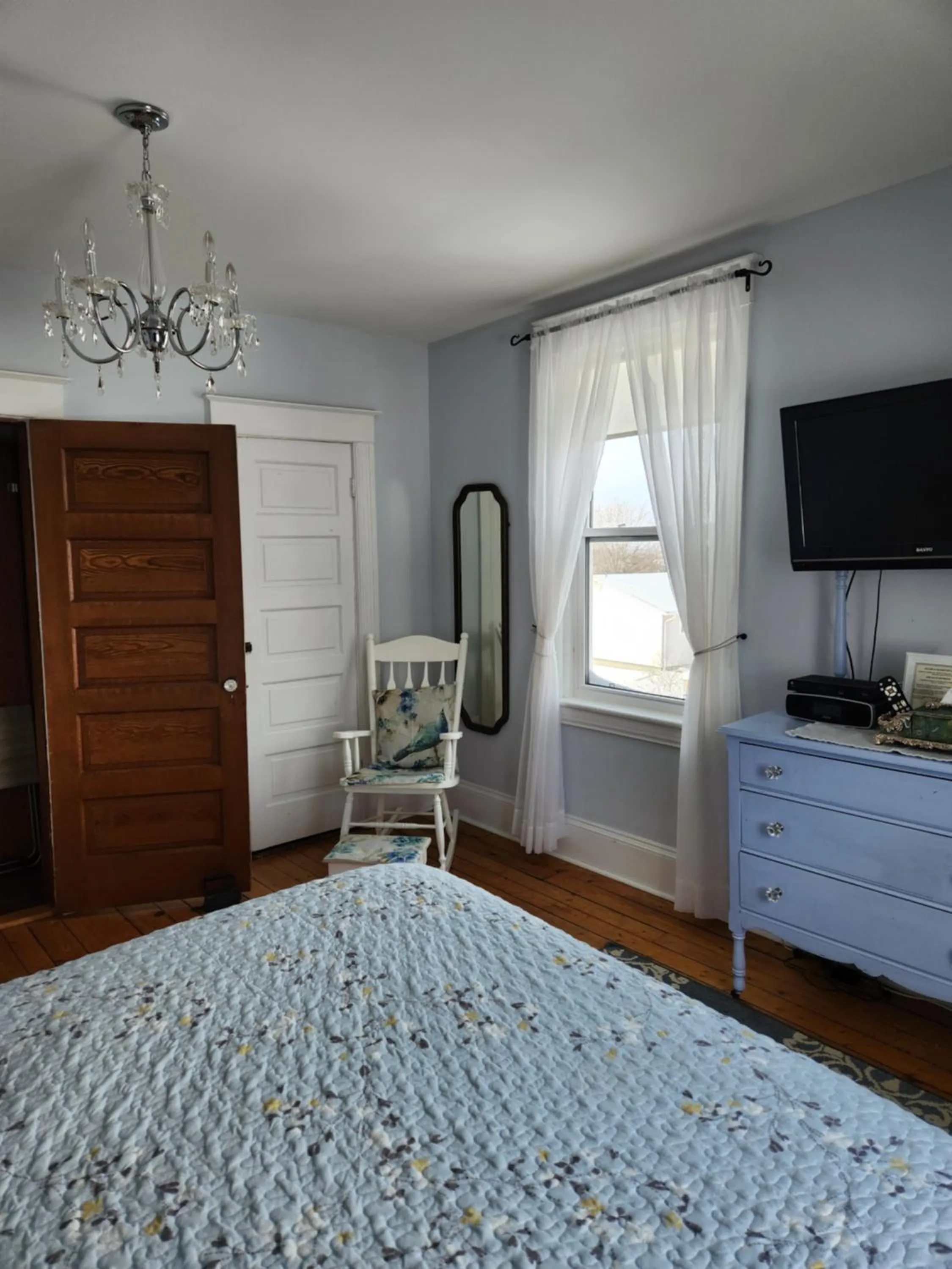 Photo of the whole room in The Home Place Inn