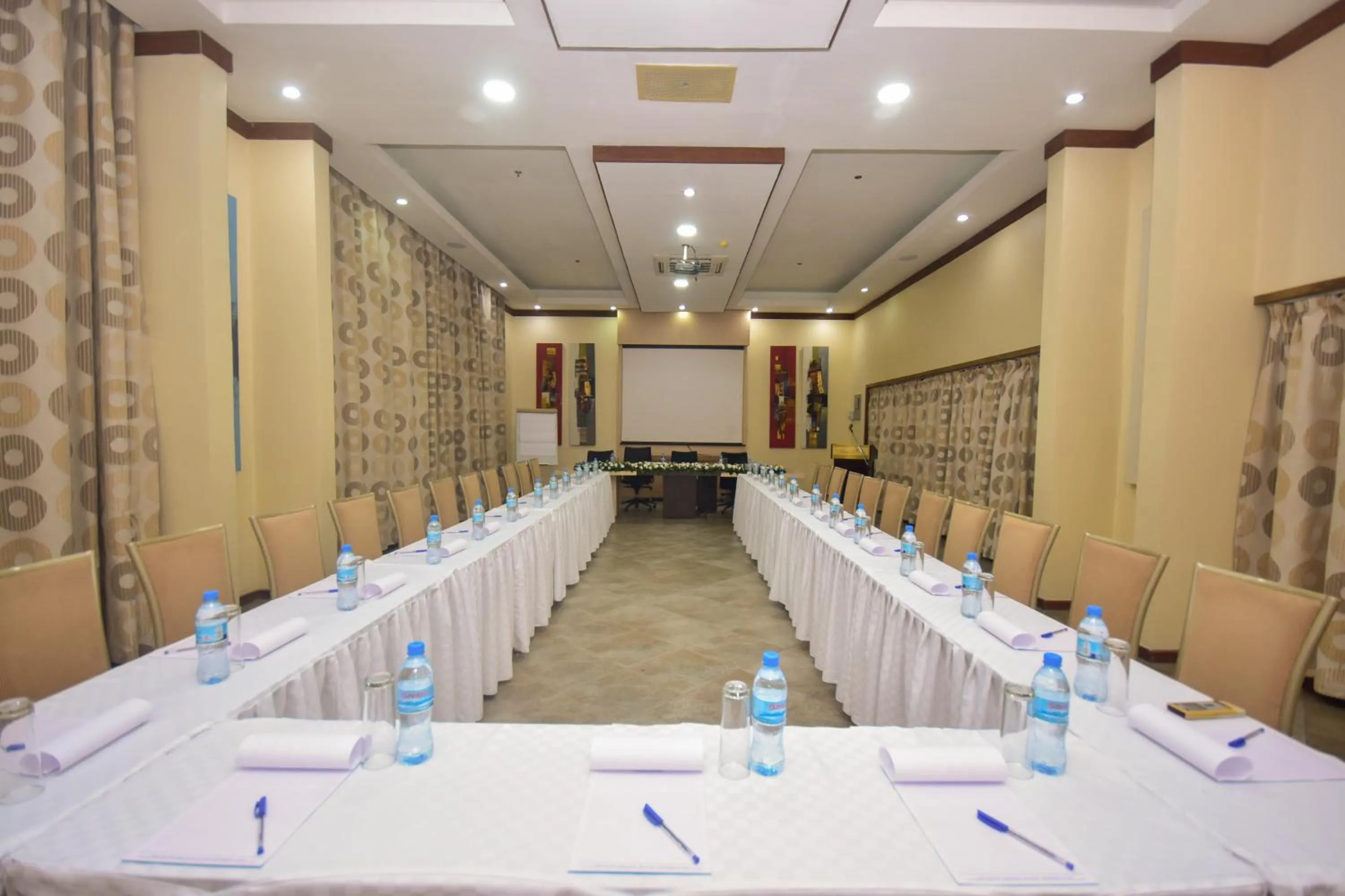 Meeting/conference room in Harbour View Suites