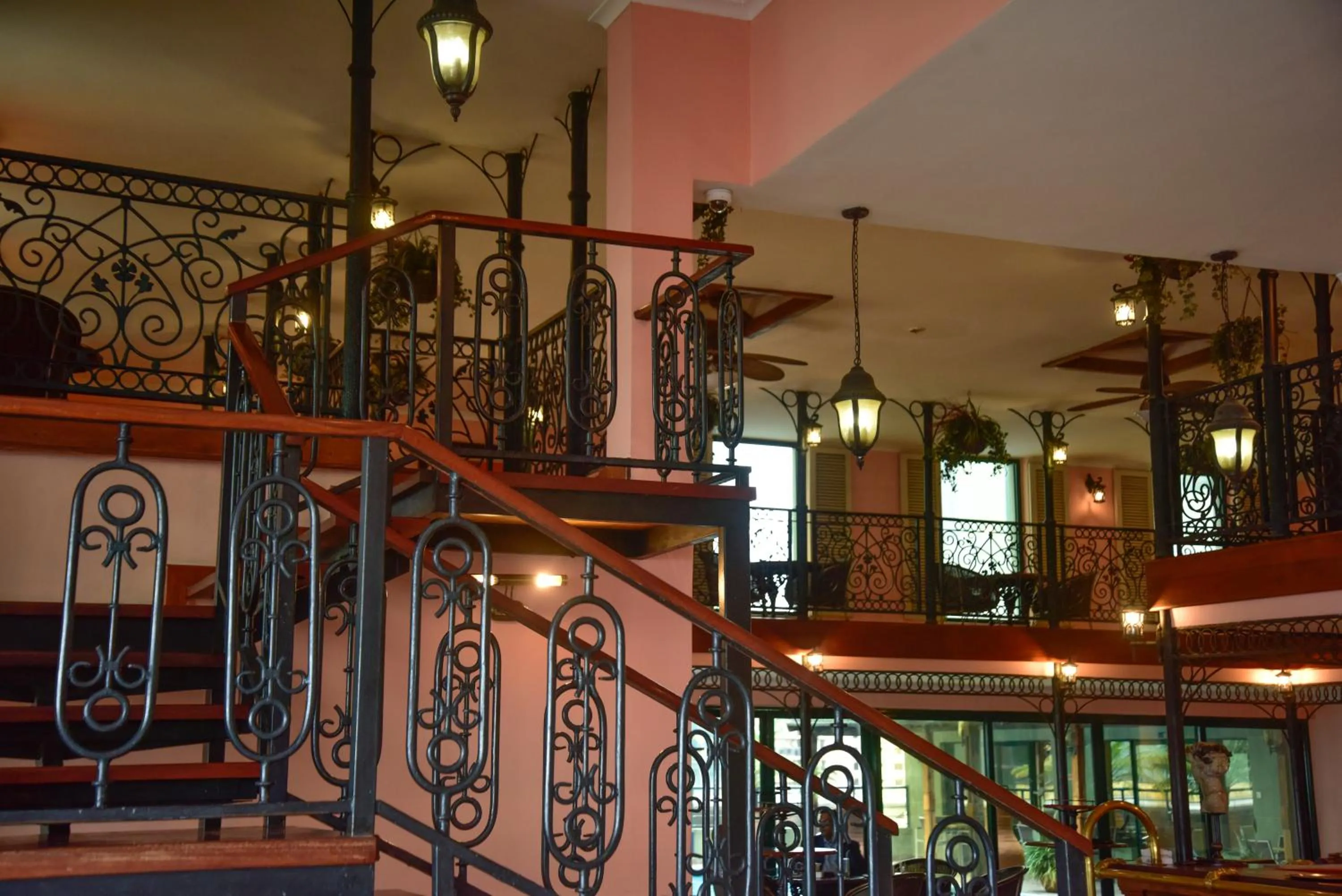 Restaurant/places to eat in Harbour View Suites