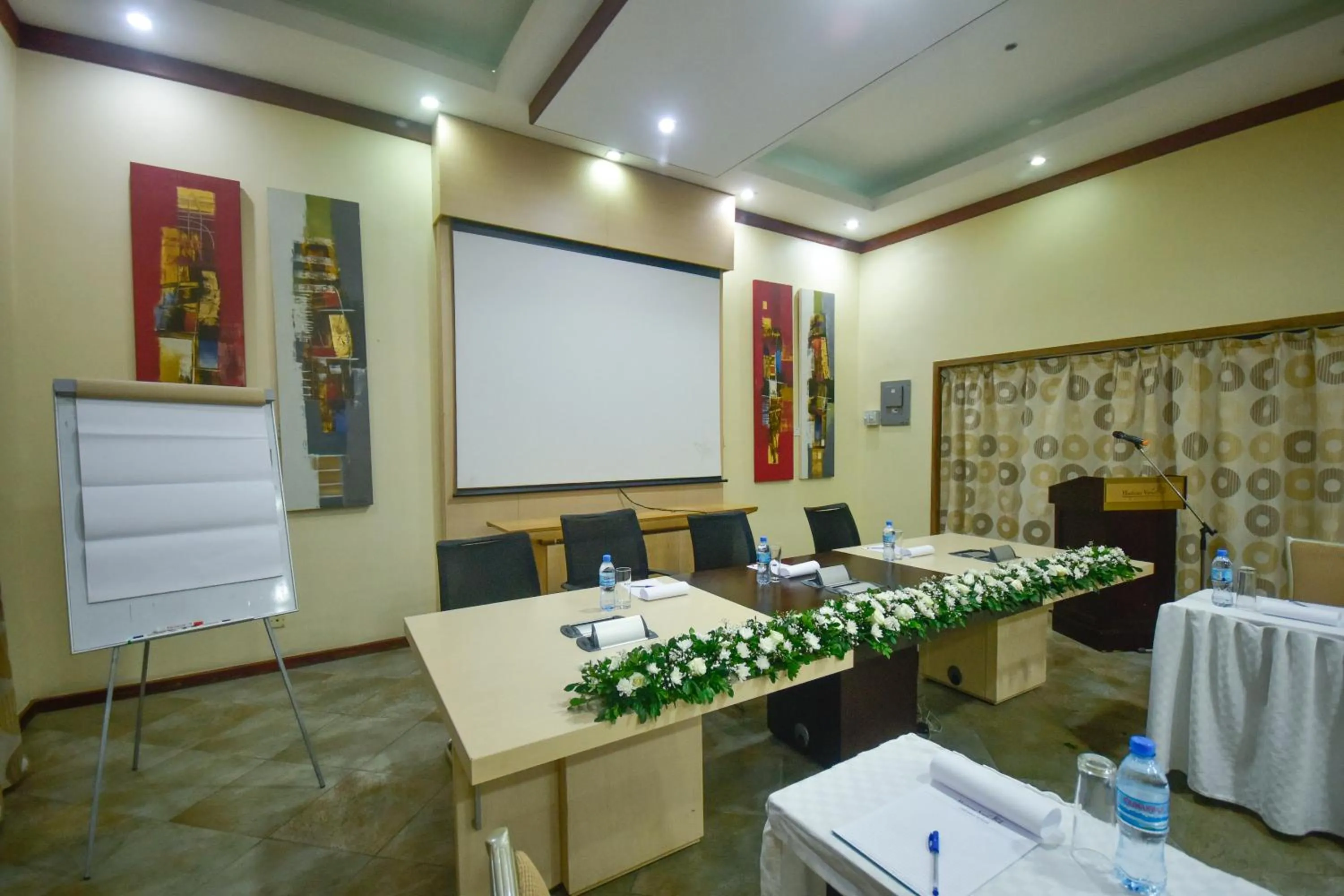 Meeting/conference room in Harbour View Suites