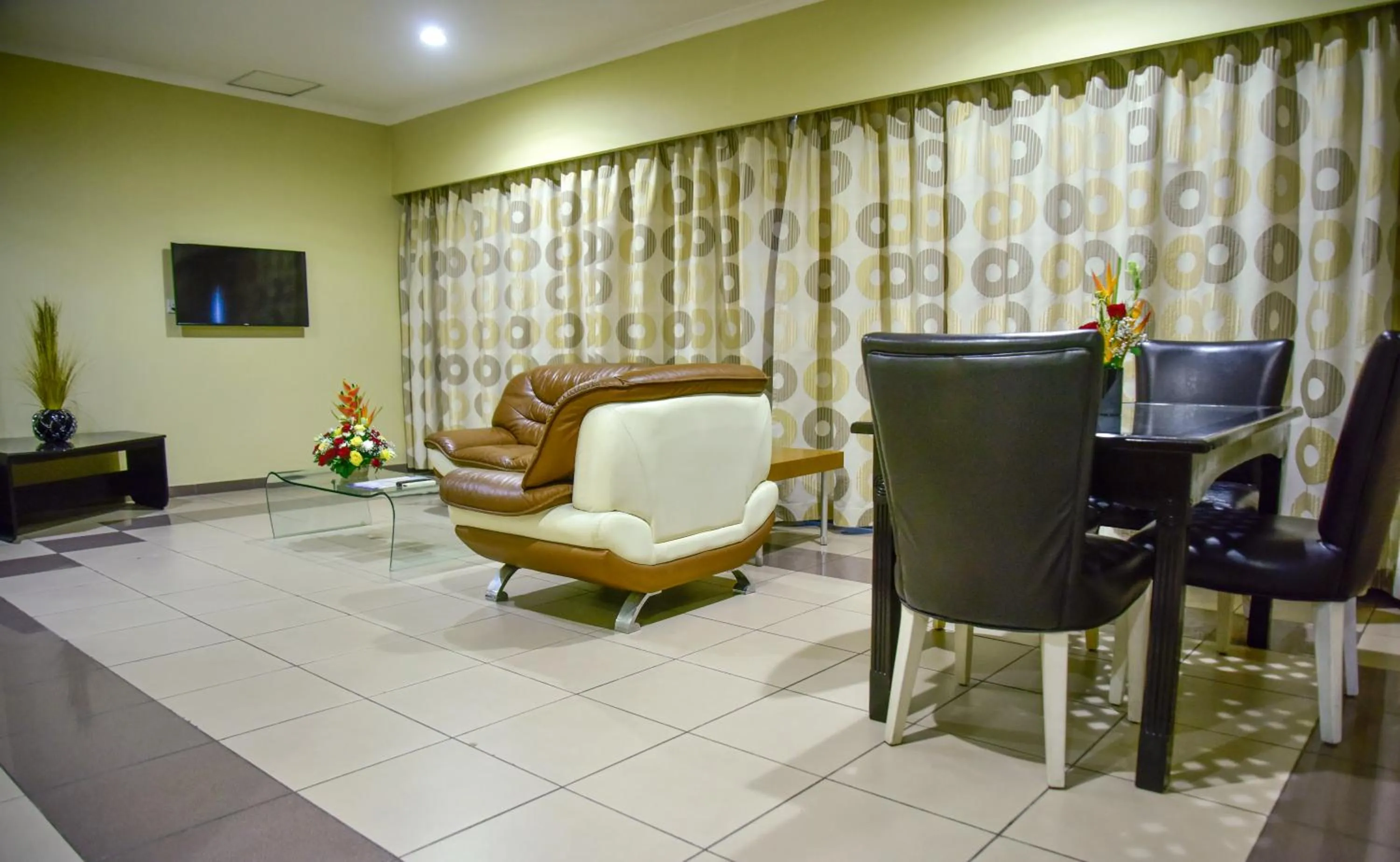 Living room in Harbour View Suites