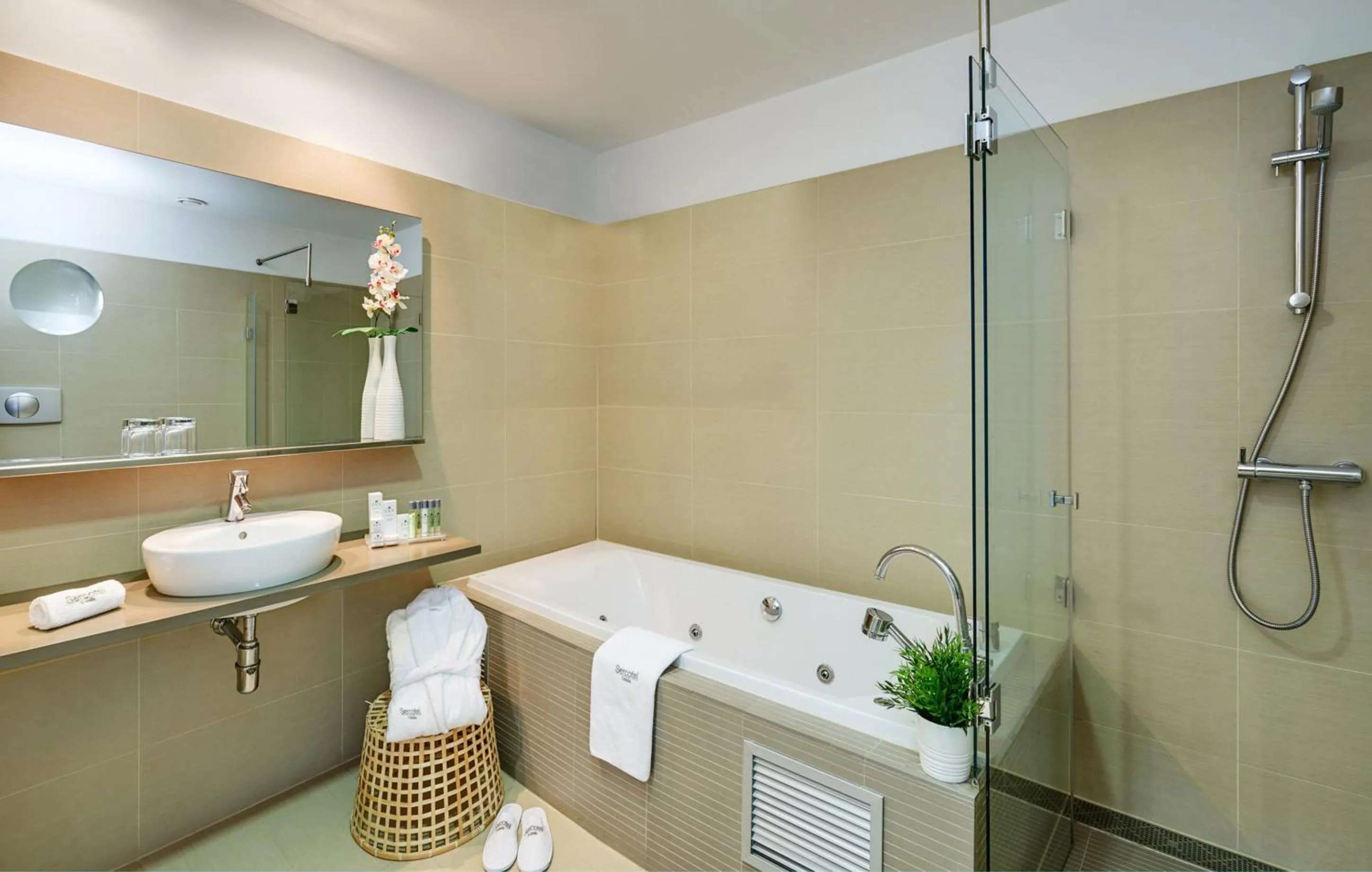 Photo of the whole room in Sercotel JC1 Murcia