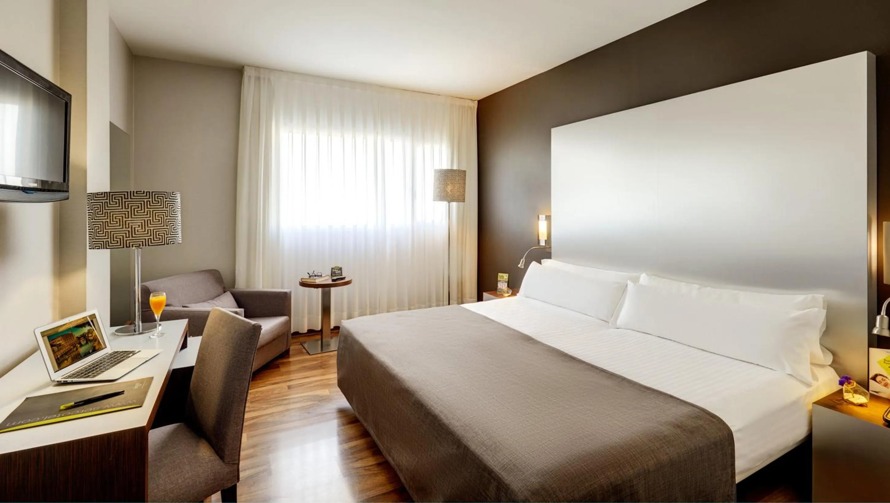 Photo of the whole room, Bed in Sercotel JC1 Murcia