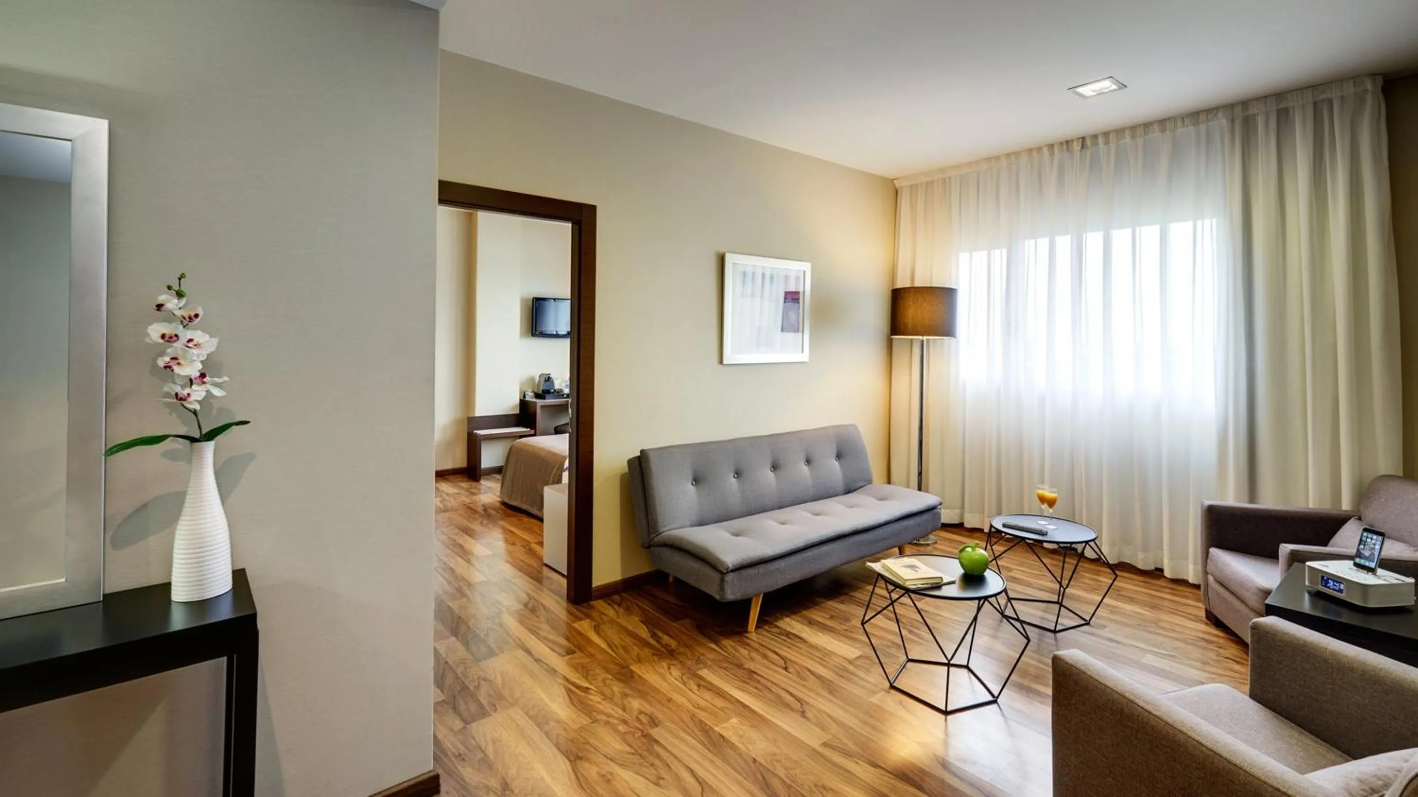 Photo of the whole room in Sercotel JC1 Murcia