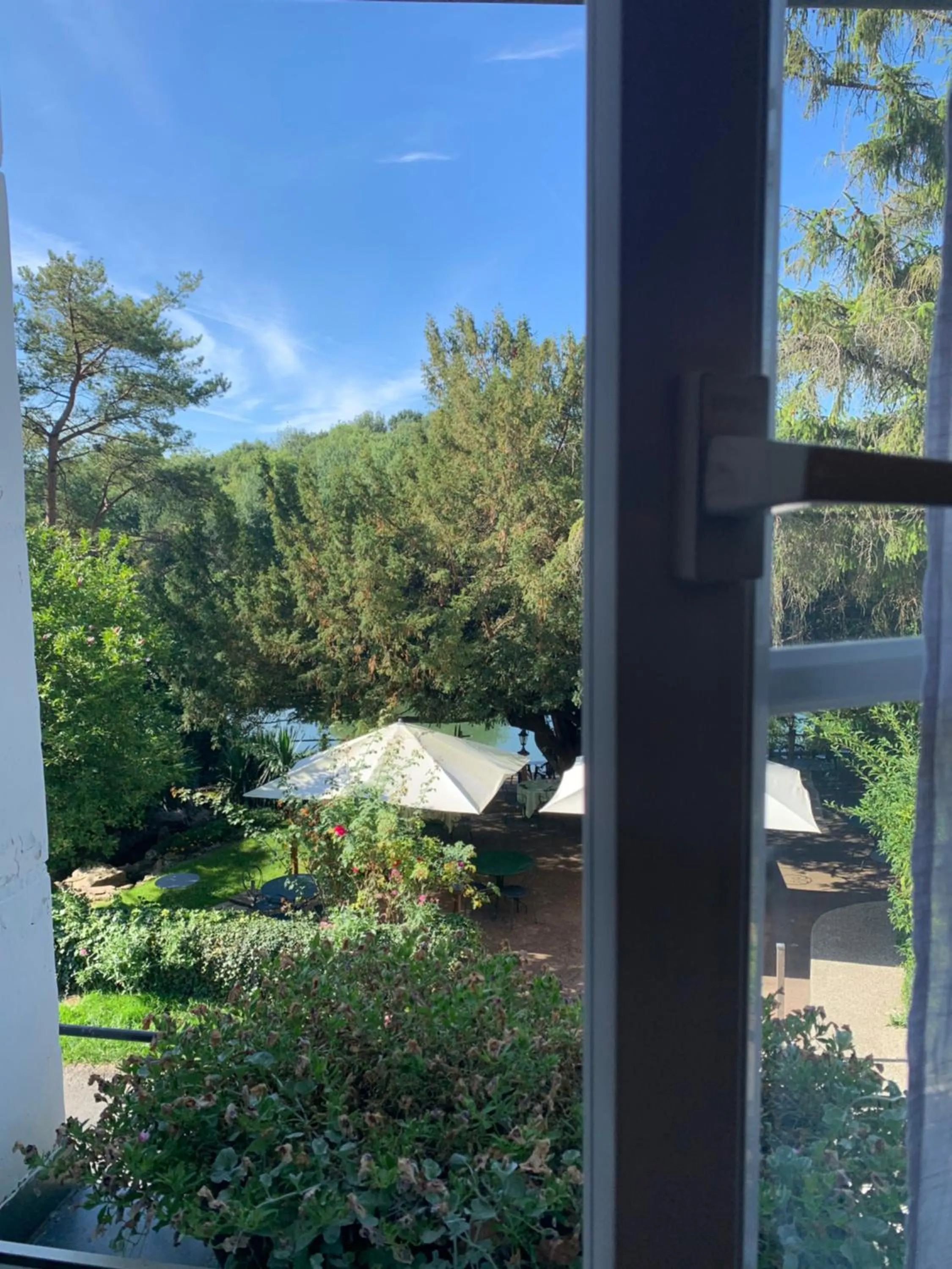 Garden view in L'Auberge du Port des Roches