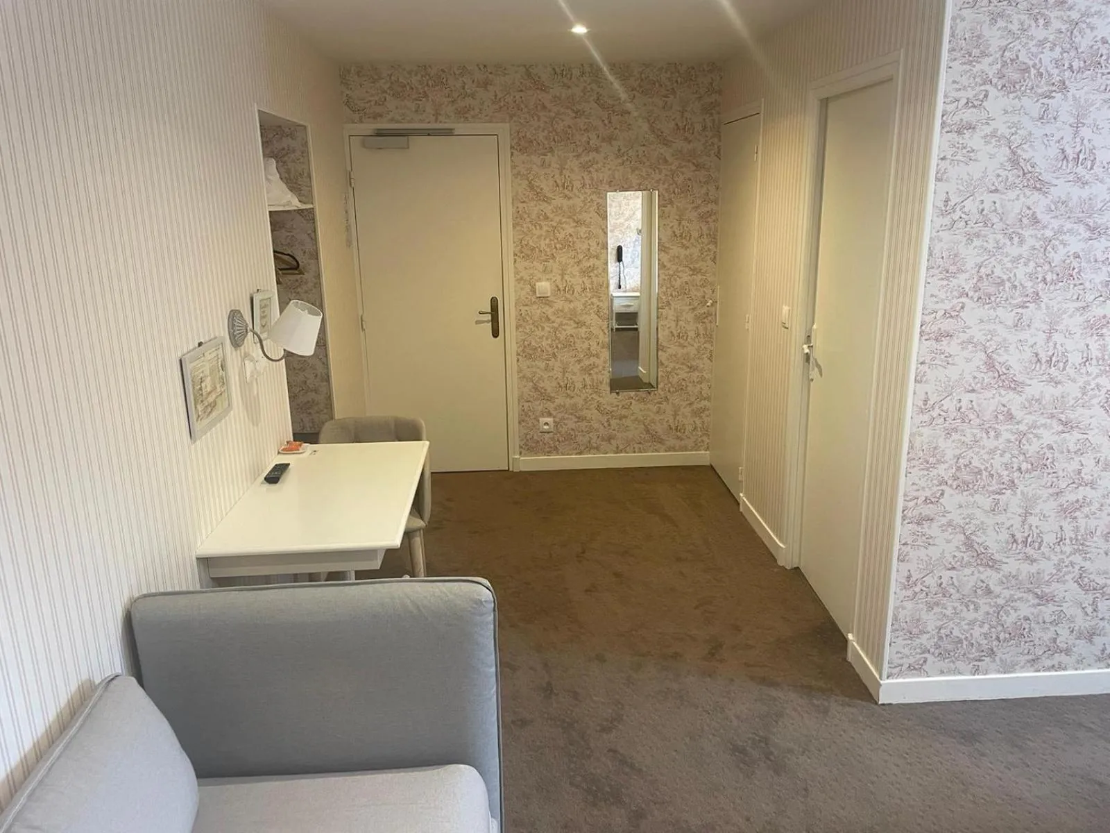 Logis Hôtel Auberge du Port des Roches