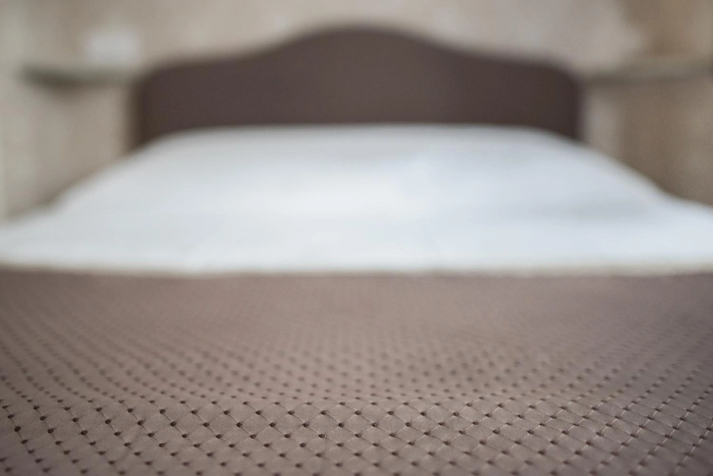 Decorative detail, Bed in L'Auberge du Port des Roches