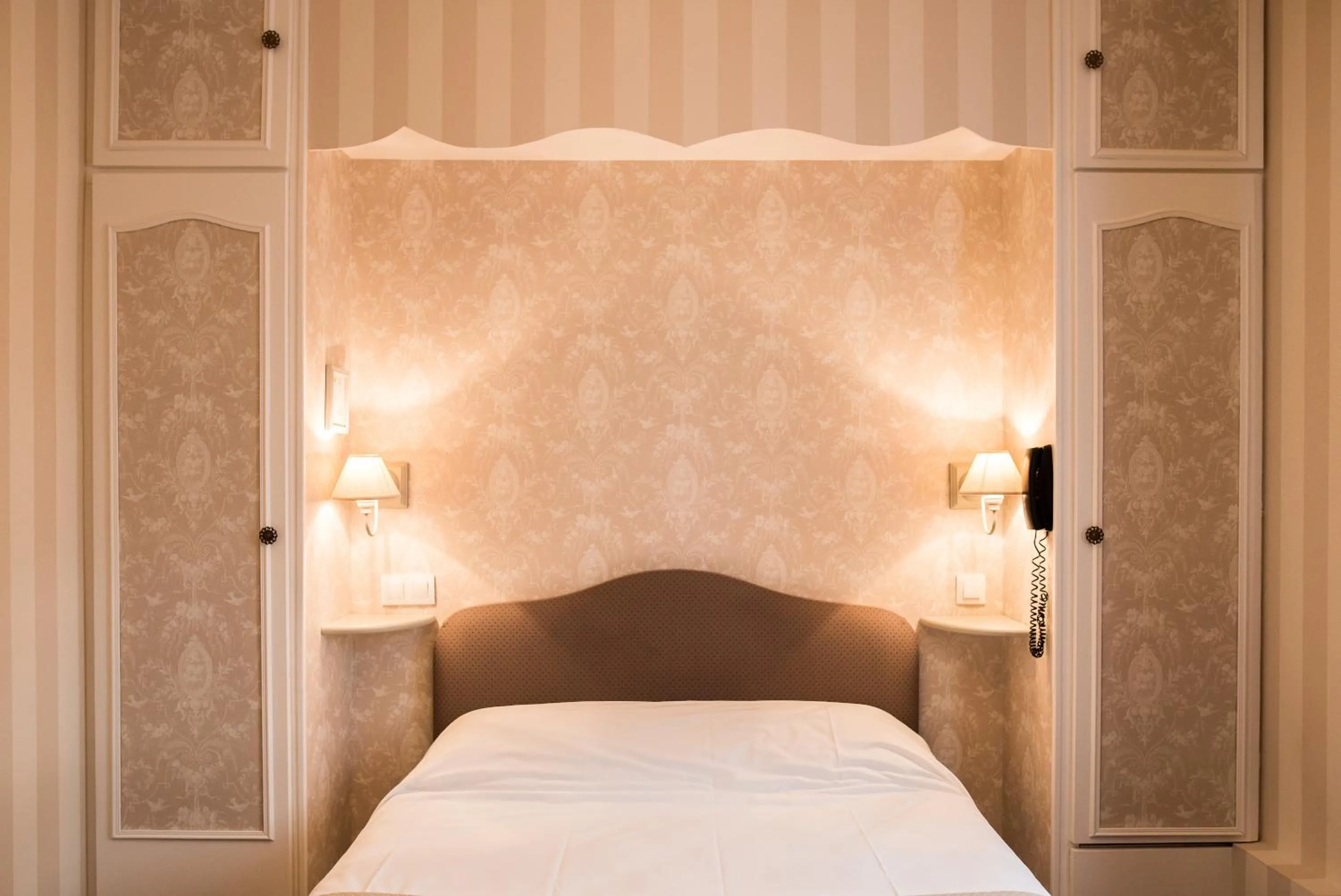 Bed in L'Auberge du Port des Roches