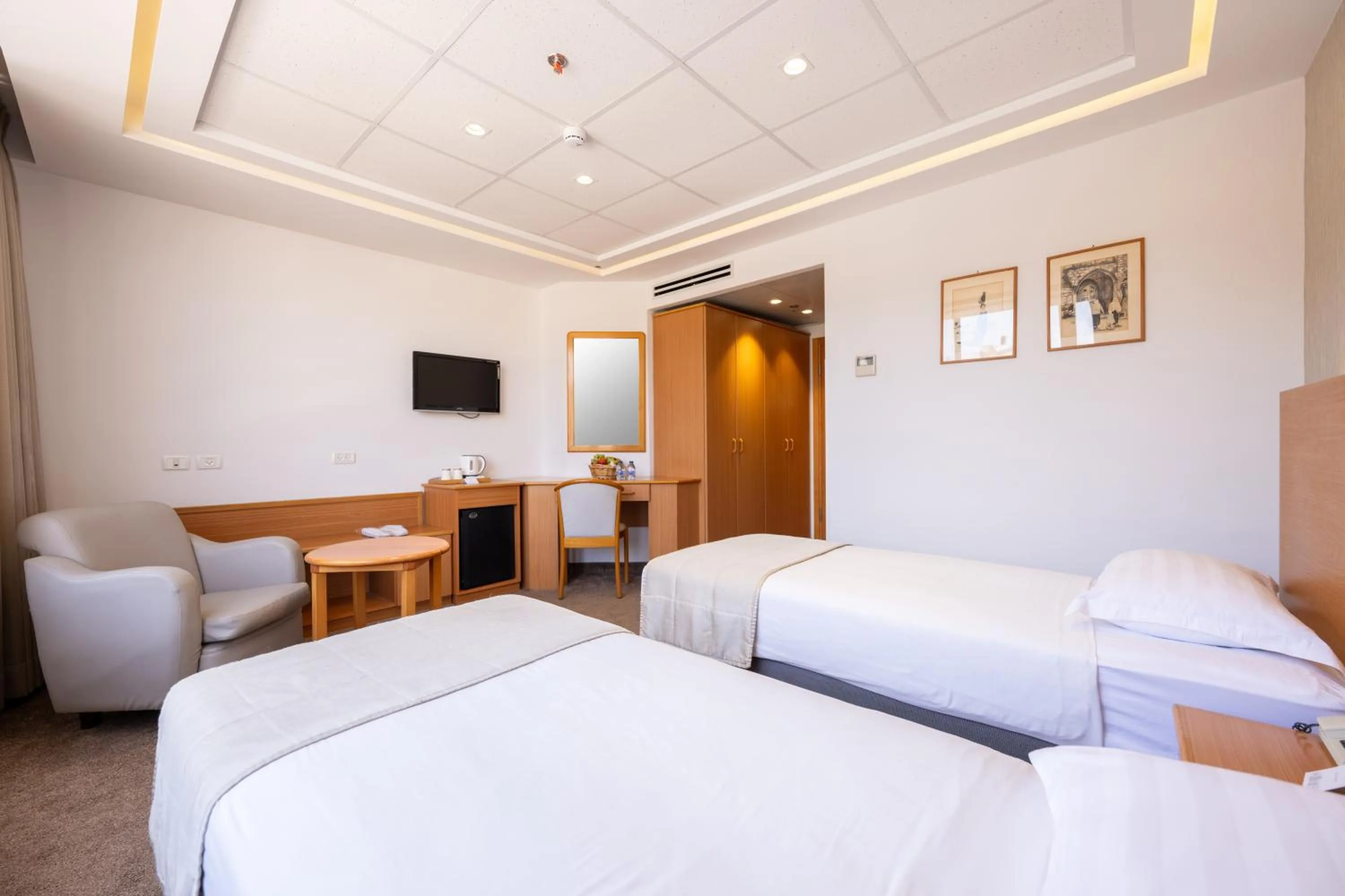 Bedroom, Bed in Golden Walls Hotel