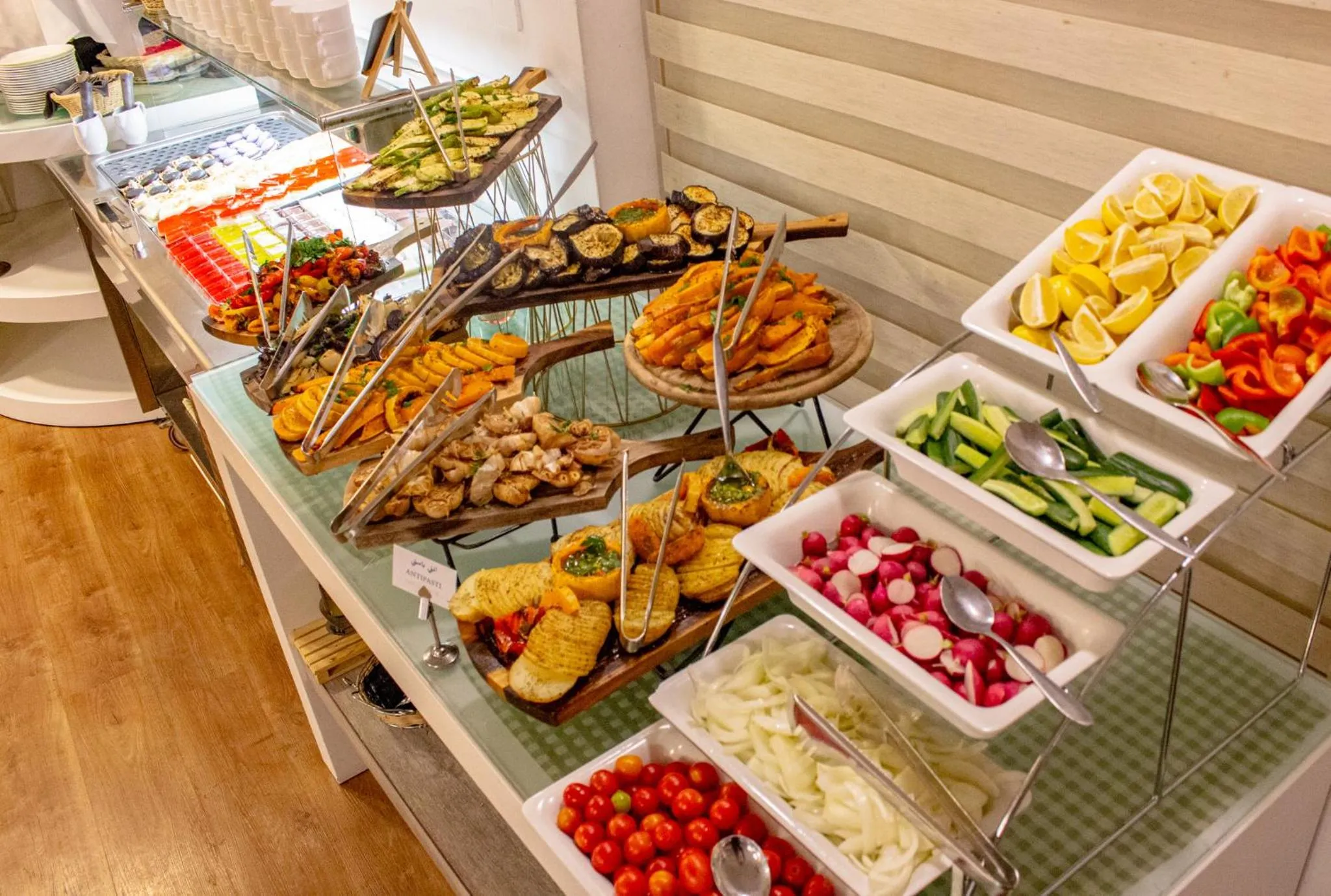 Dining area in Golden Walls Hotel