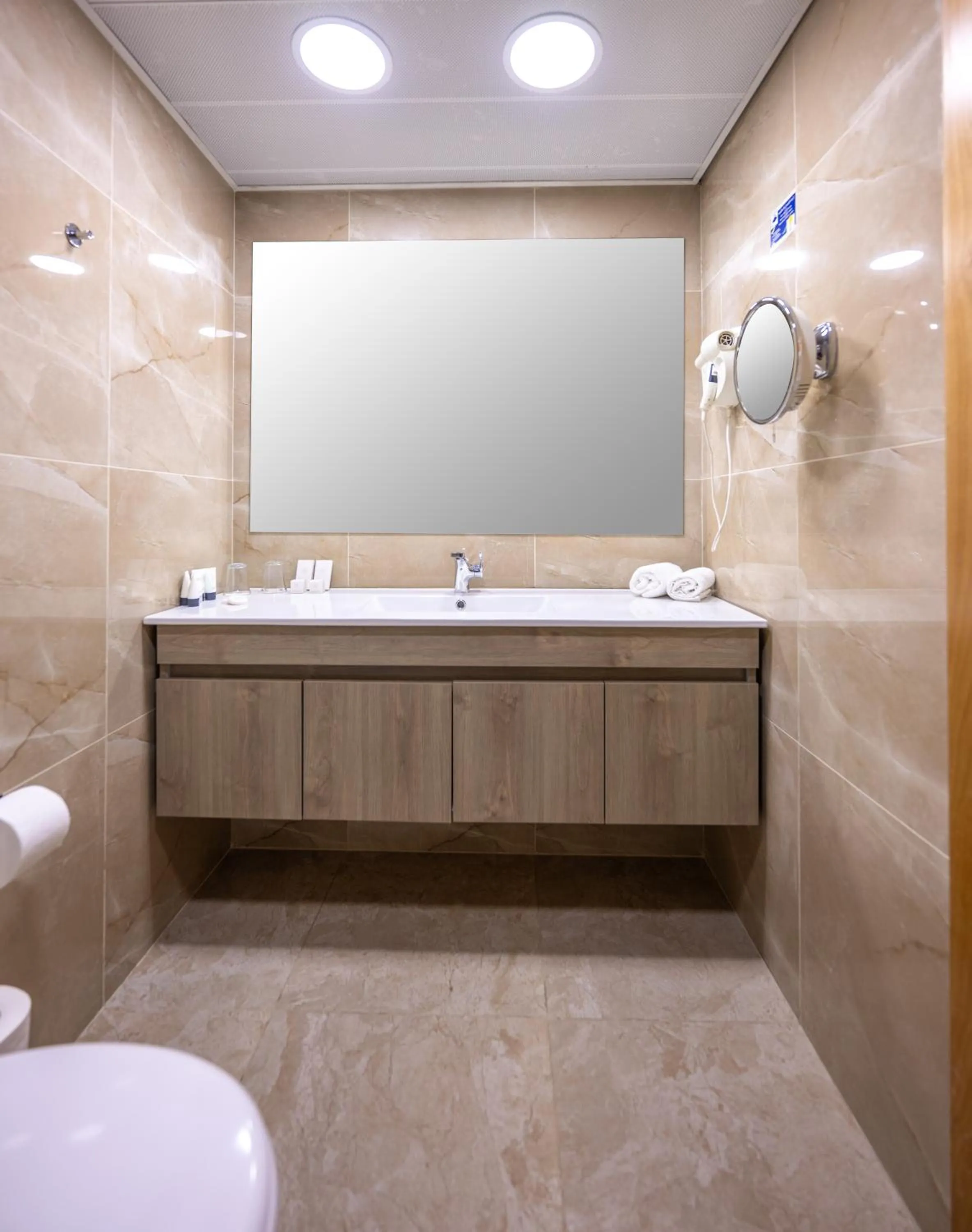 Bathroom in Golden Walls Hotel