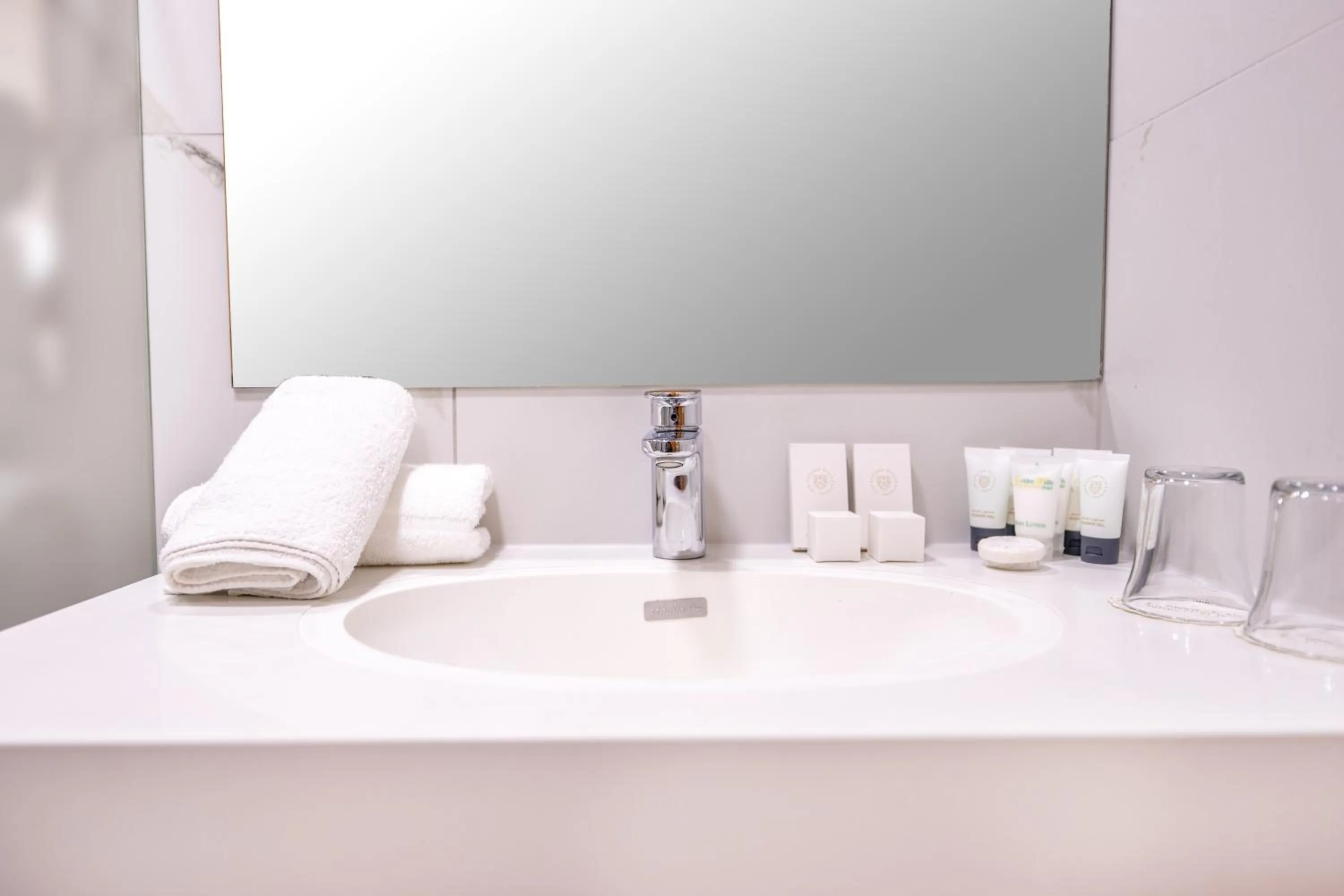 Bathroom in Golden Walls Hotel