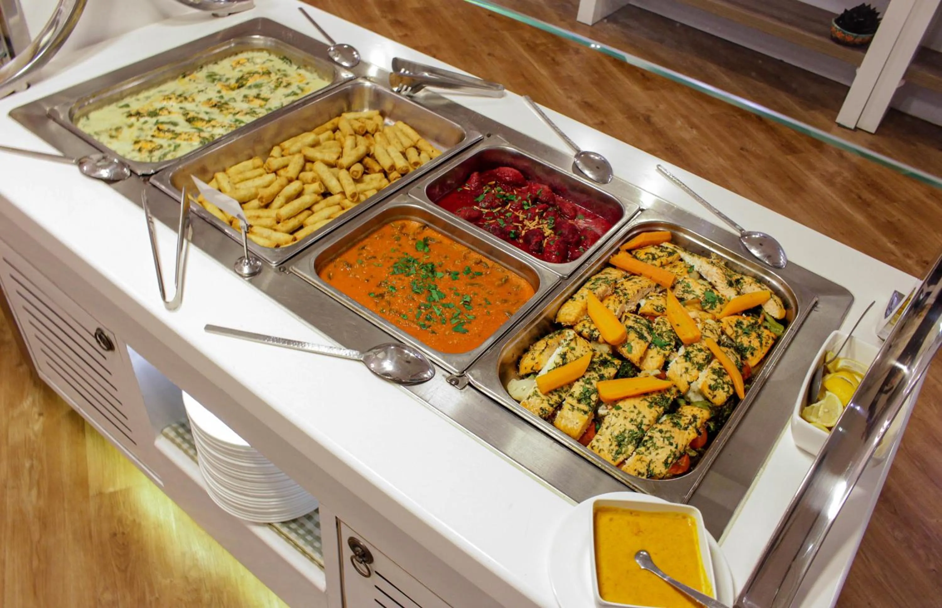 Food in Golden Walls Hotel