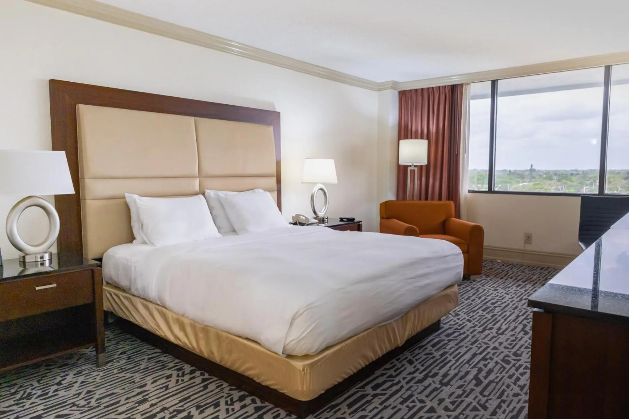 Bed in Hilton Palm Beach PBI