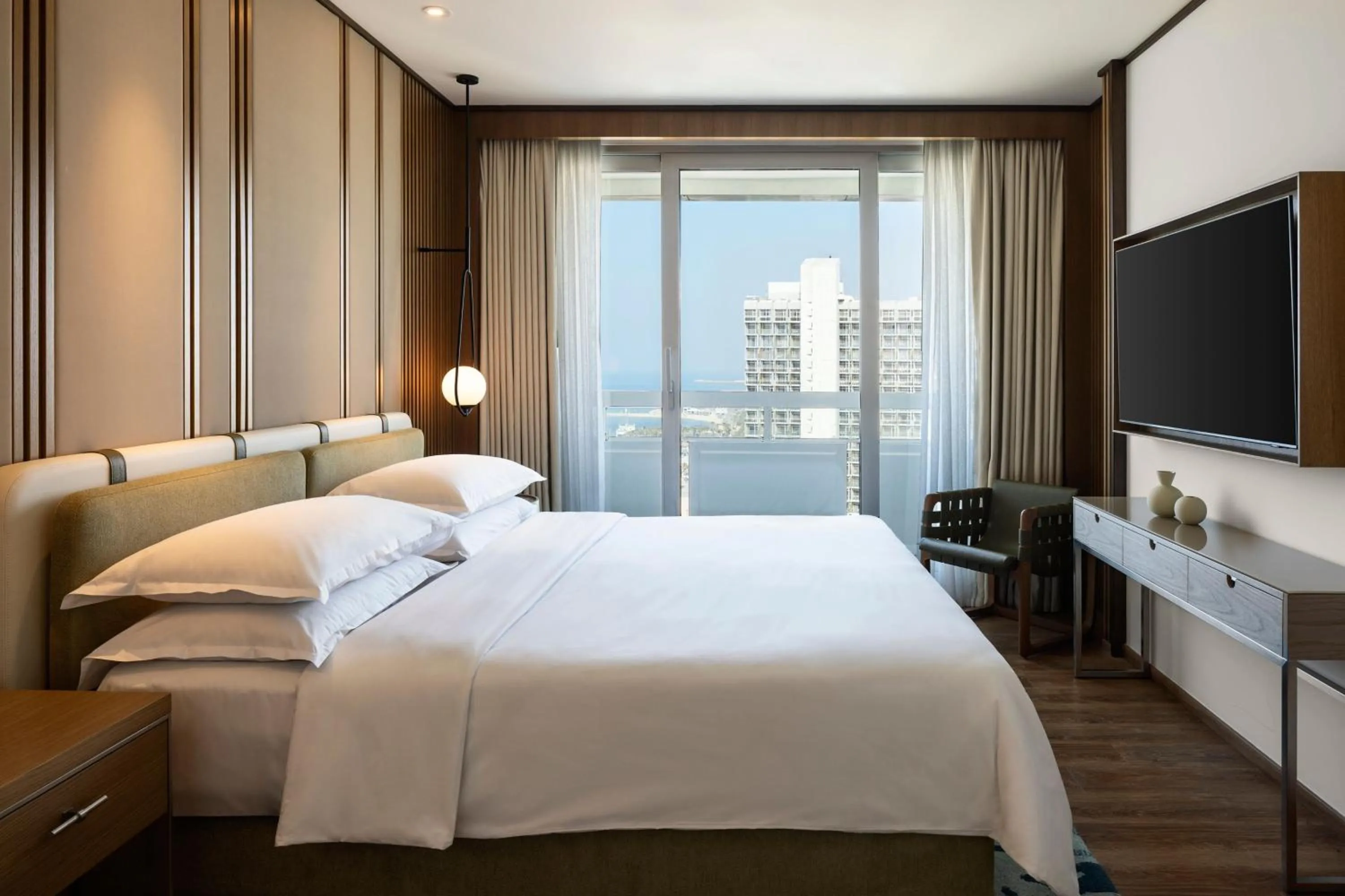 Bedroom, Bed in Sheraton Grand Tel Aviv