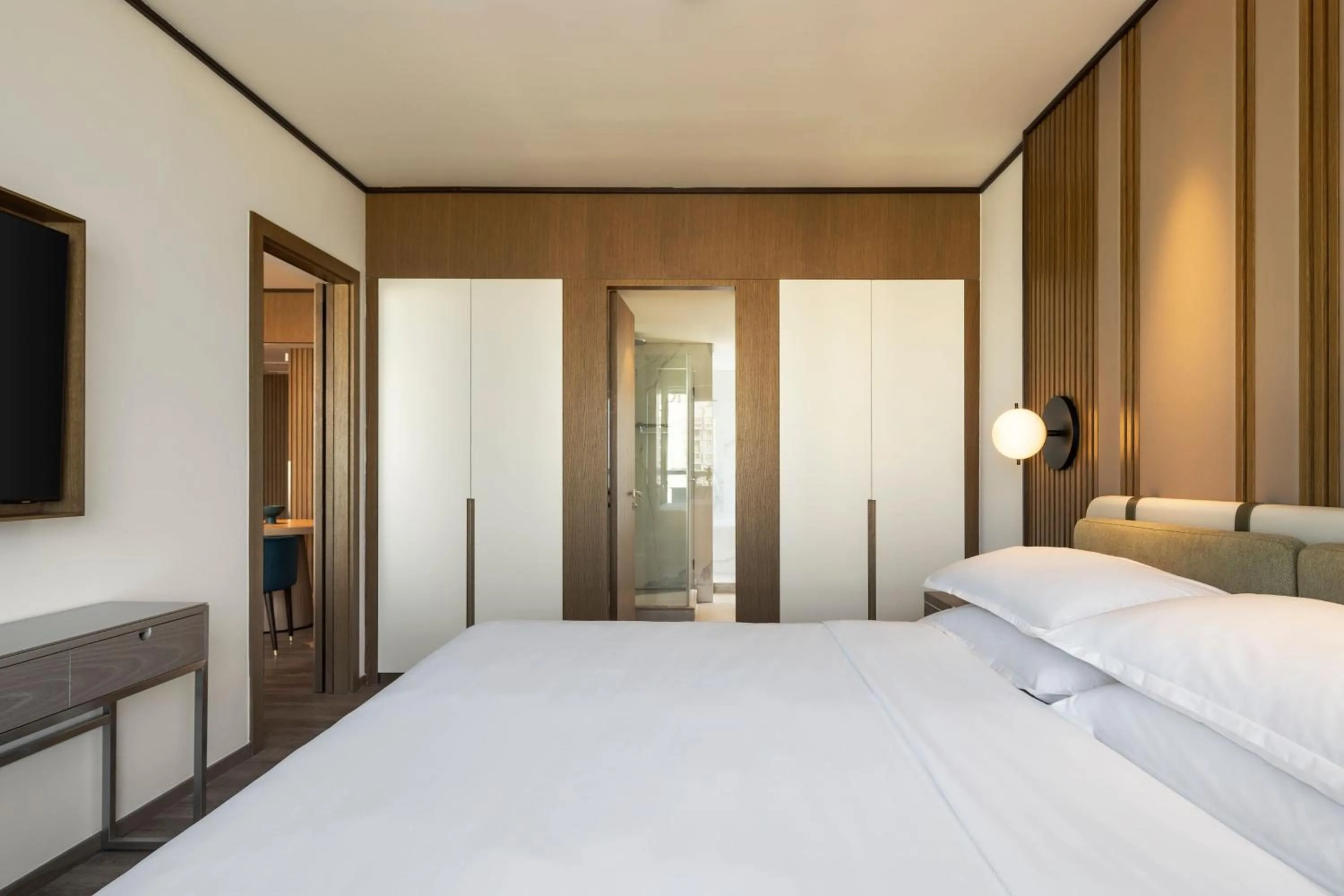 Bedroom, Bed in Sheraton Grand Tel Aviv