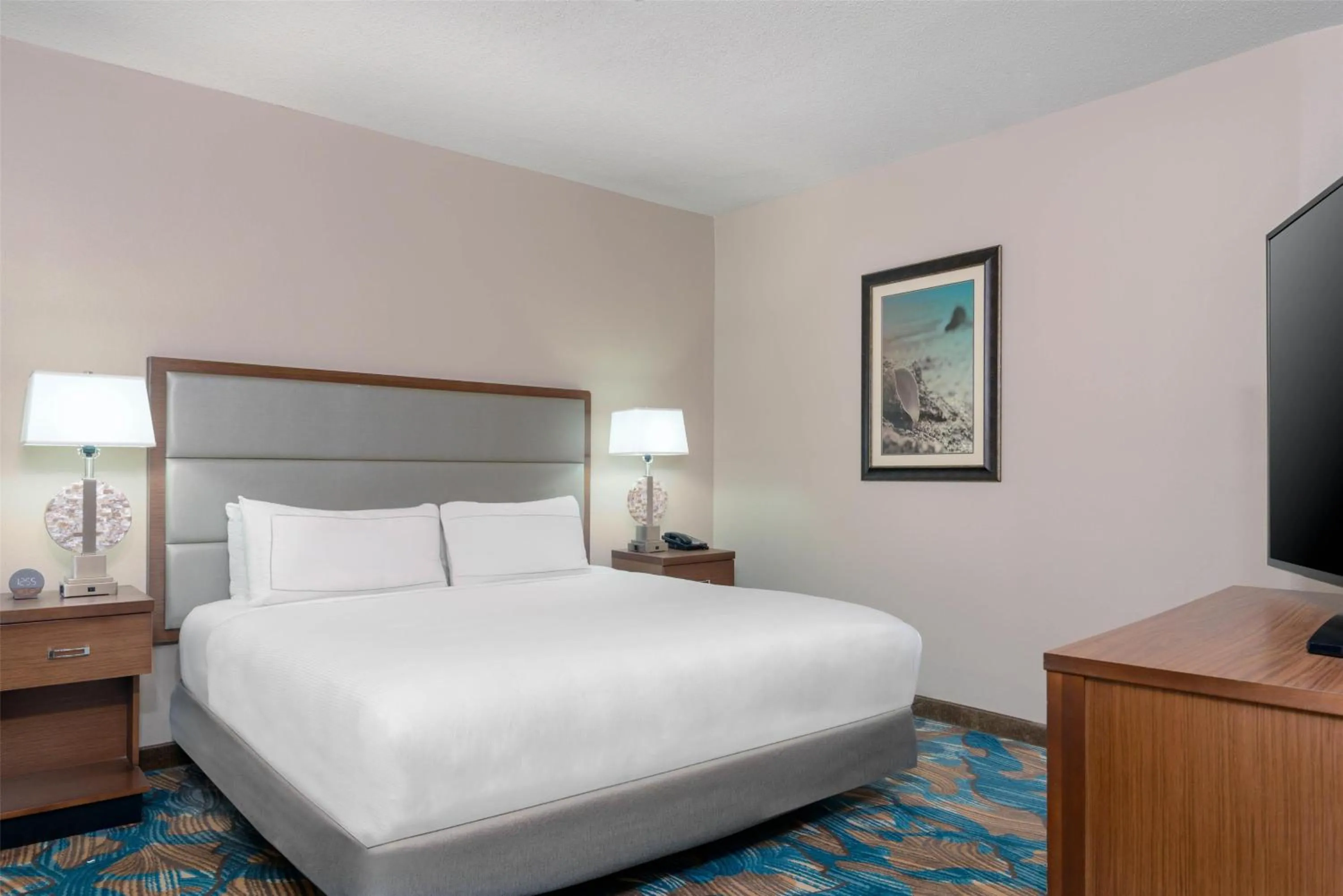 Bed in DoubleTree by Hilton Hotel West Palm Beach Airport