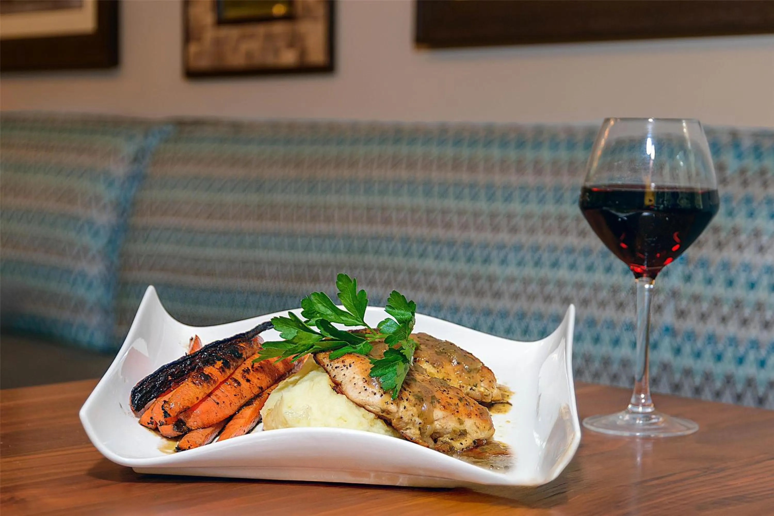 Restaurant/places to eat in DoubleTree by Hilton Hotel West Palm Beach Airport