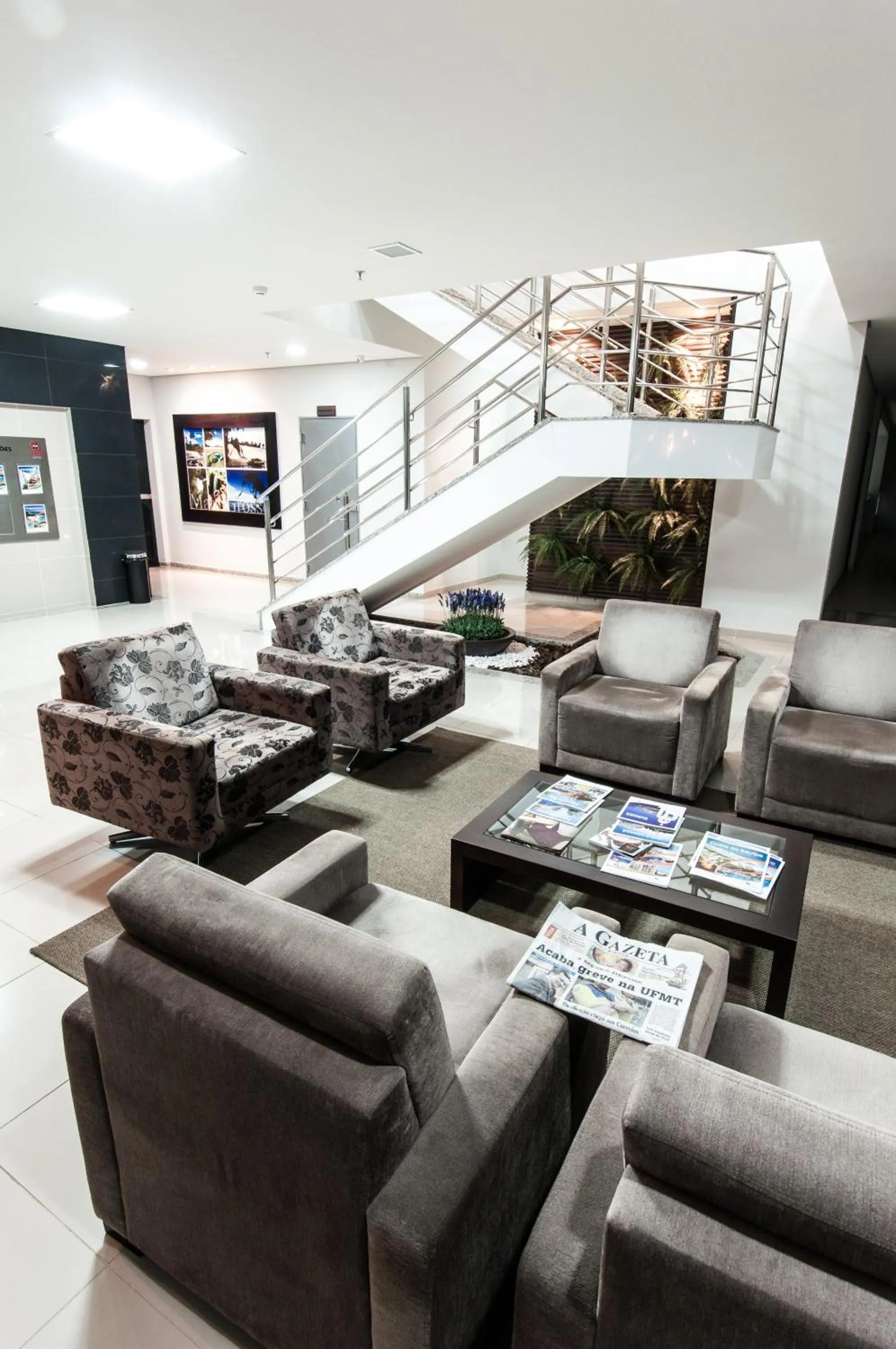 Communal lounge/ TV room in Serras Hotel