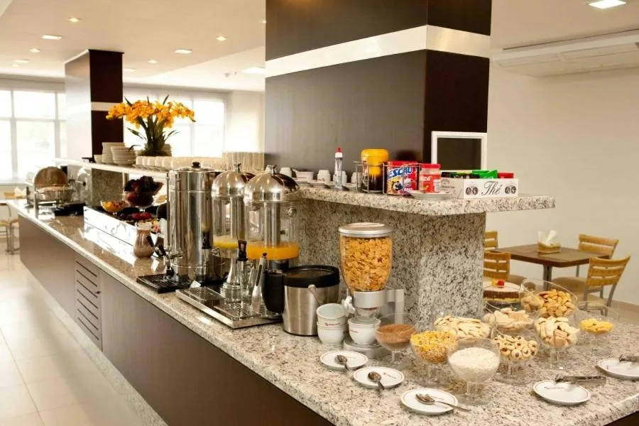 Restaurant/places to eat in Serras Hotel