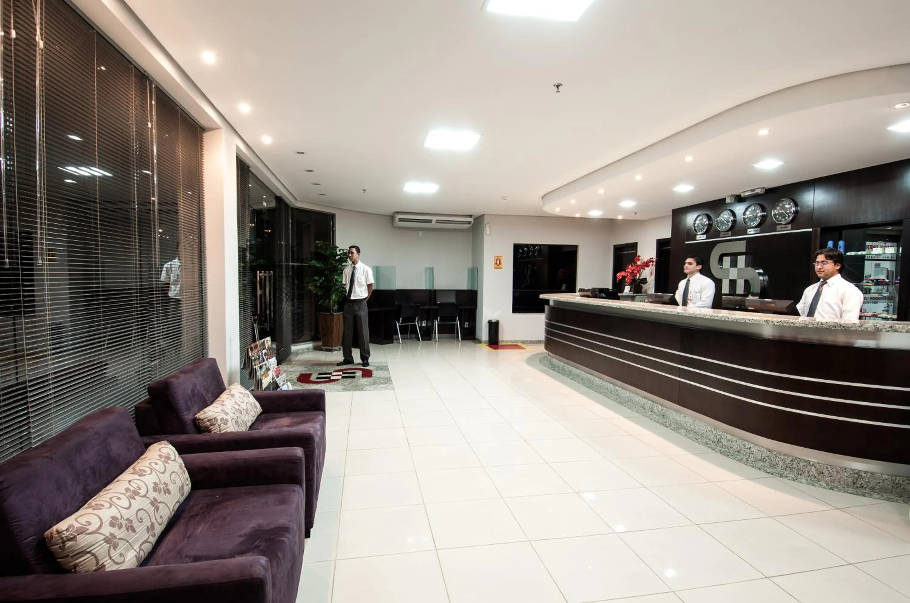 Lobby or reception in Serras Hotel