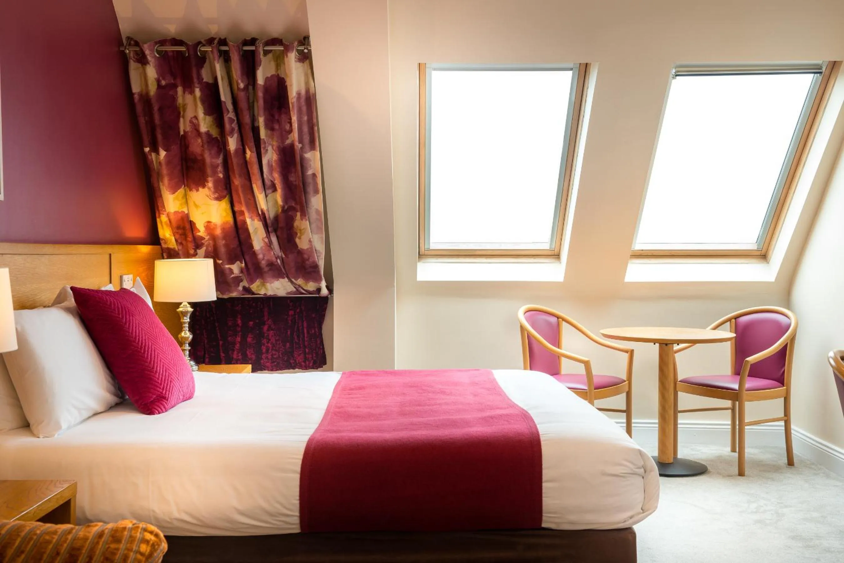 Bedroom, Bed in Hotel Ceann Sibeal