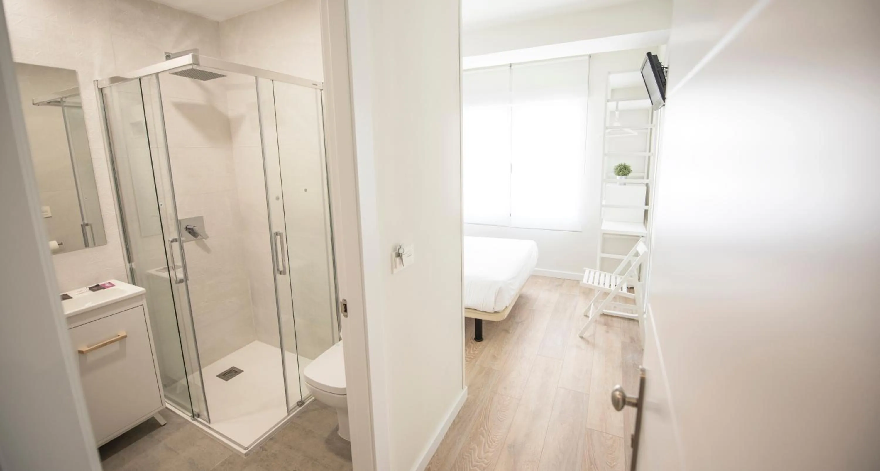 Shower in Happy Hostal Carrales