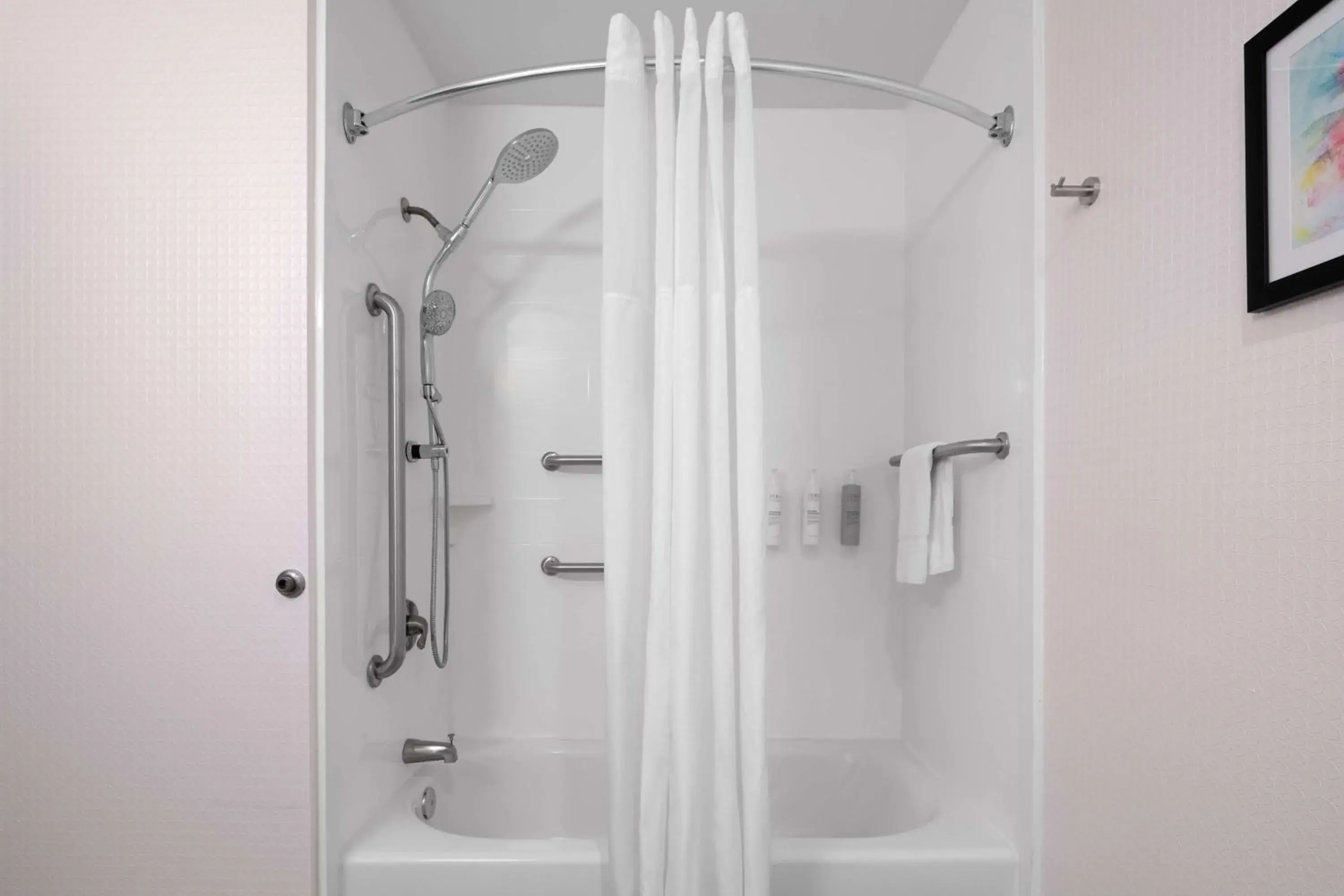 King Room with Bath Tub - Mobility Accessible in Hampton Inn Norfolk/Virginia Beach King Room with Bath Tub - Mobility Accessible in Hampton Inn Norfolk/Virginia Beach