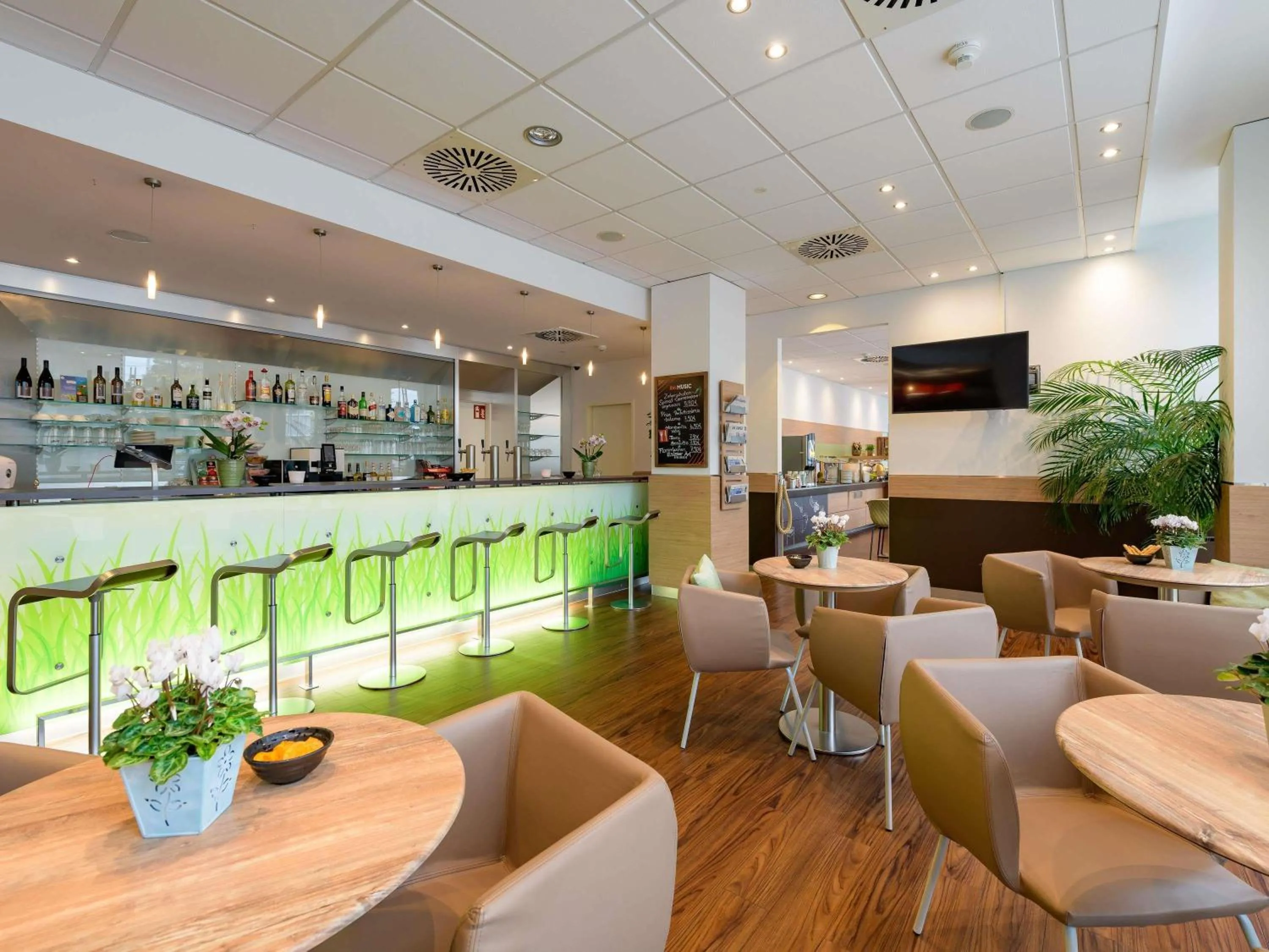 Lounge or bar in ibis Heilbronn City