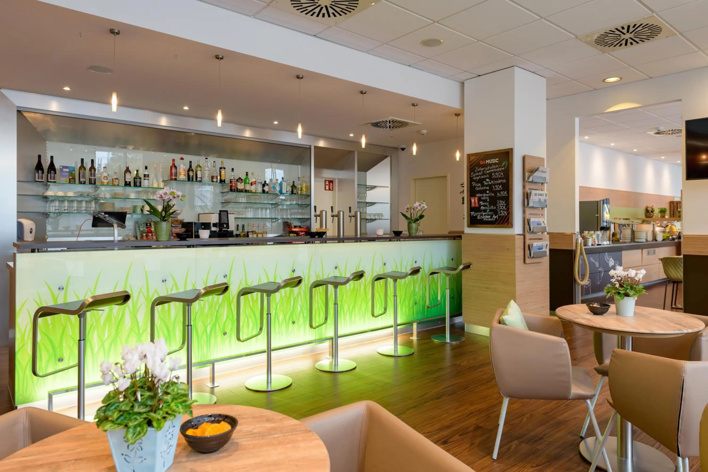 Lounge or bar in ibis Heilbronn City