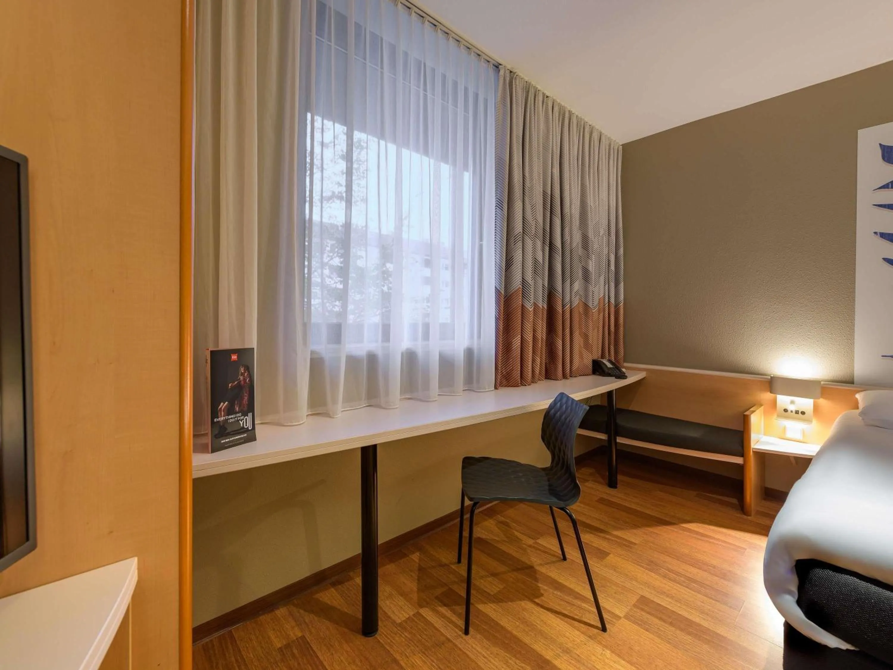 Bedroom, Bed in ibis Heilbronn City