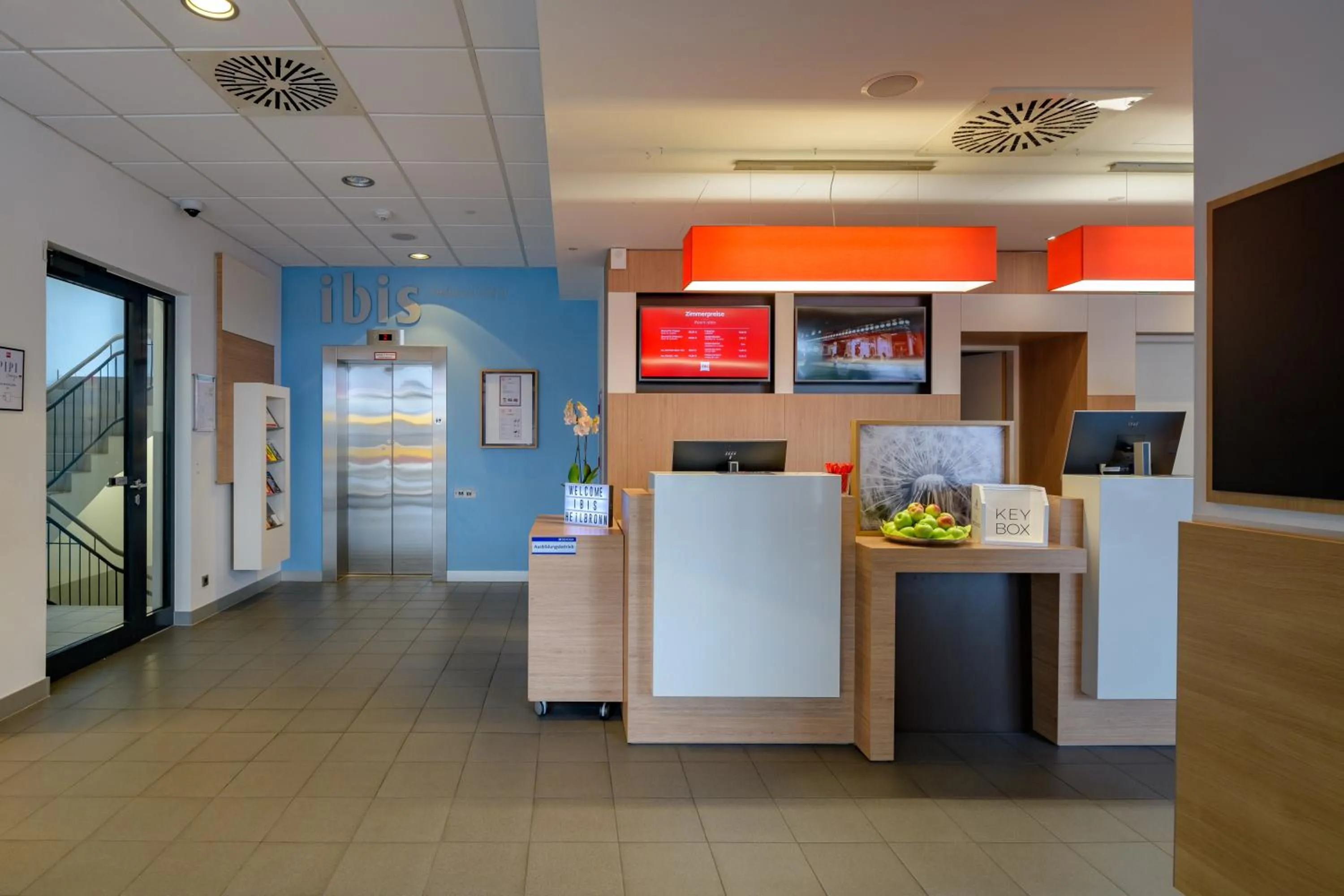 Lobby or reception in ibis Heilbronn City