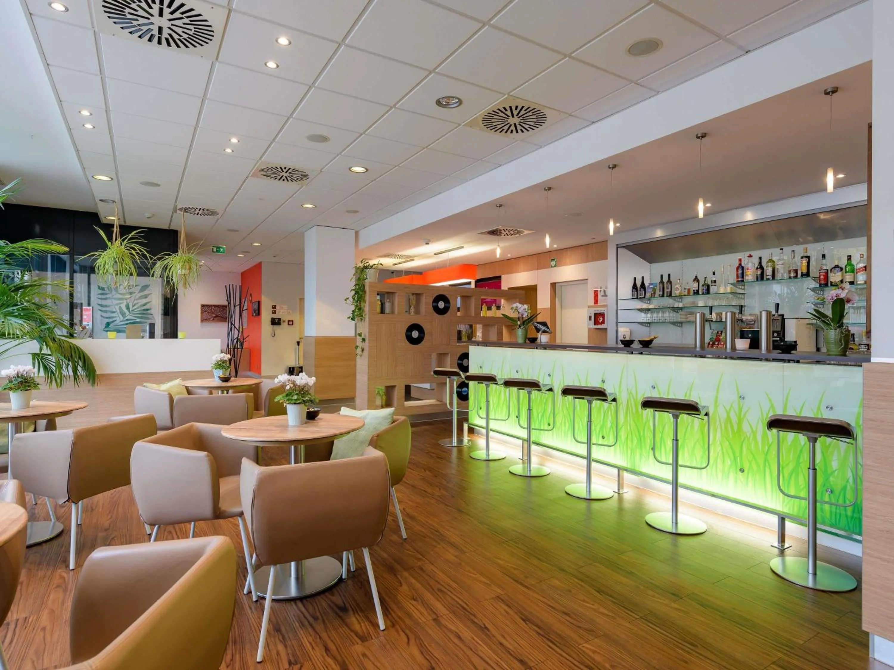 Lounge or bar in ibis Heilbronn City